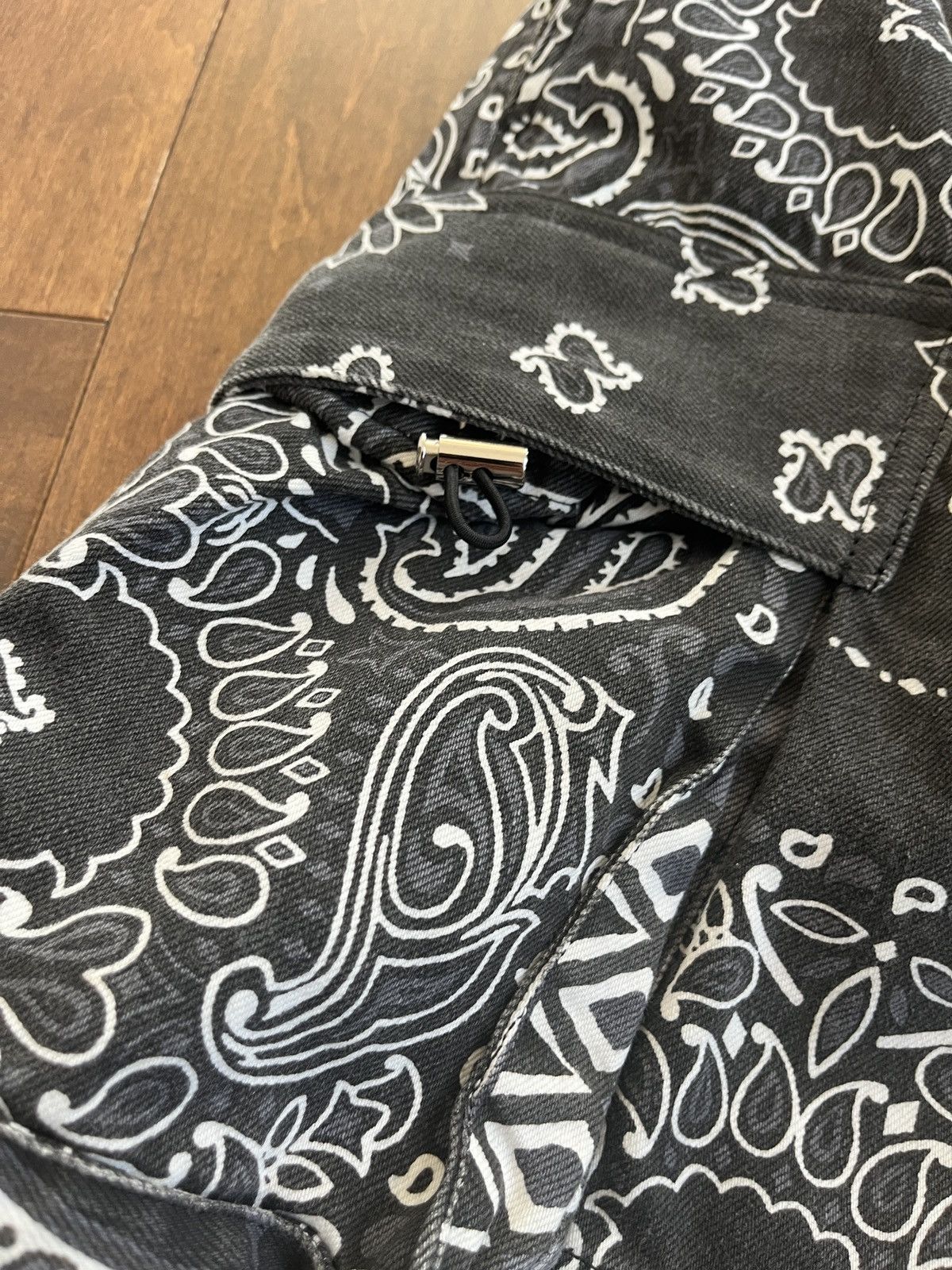 Sacai BANDANA CARGO SHORT Size US 26 / EU 42 - 4 Thumbnail