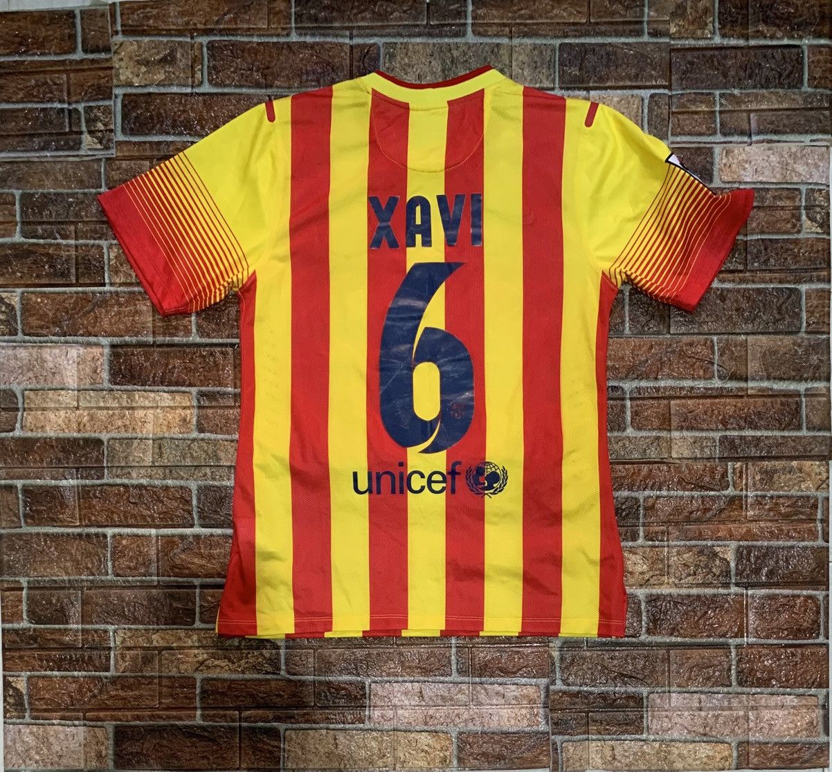 Nike Fc barcelona 2014 Xavi #6 jersey Size US S / EU 44-46 / 1 - 2 Thumbnail