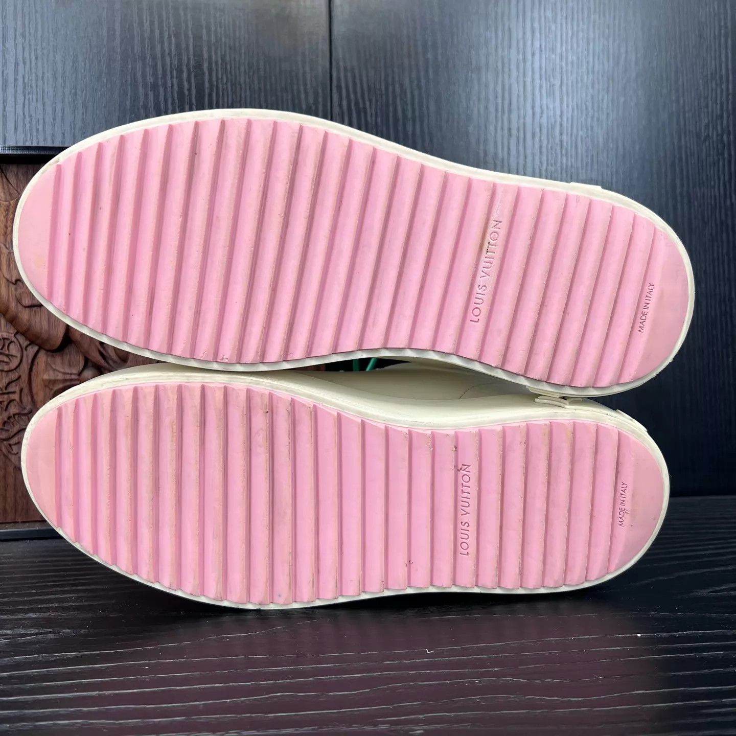 Louis Vuitton LV Time Out Mifen China Exclusive shoes 38 Size US 7.5 / IT 37.5 - 7 Thumbnail