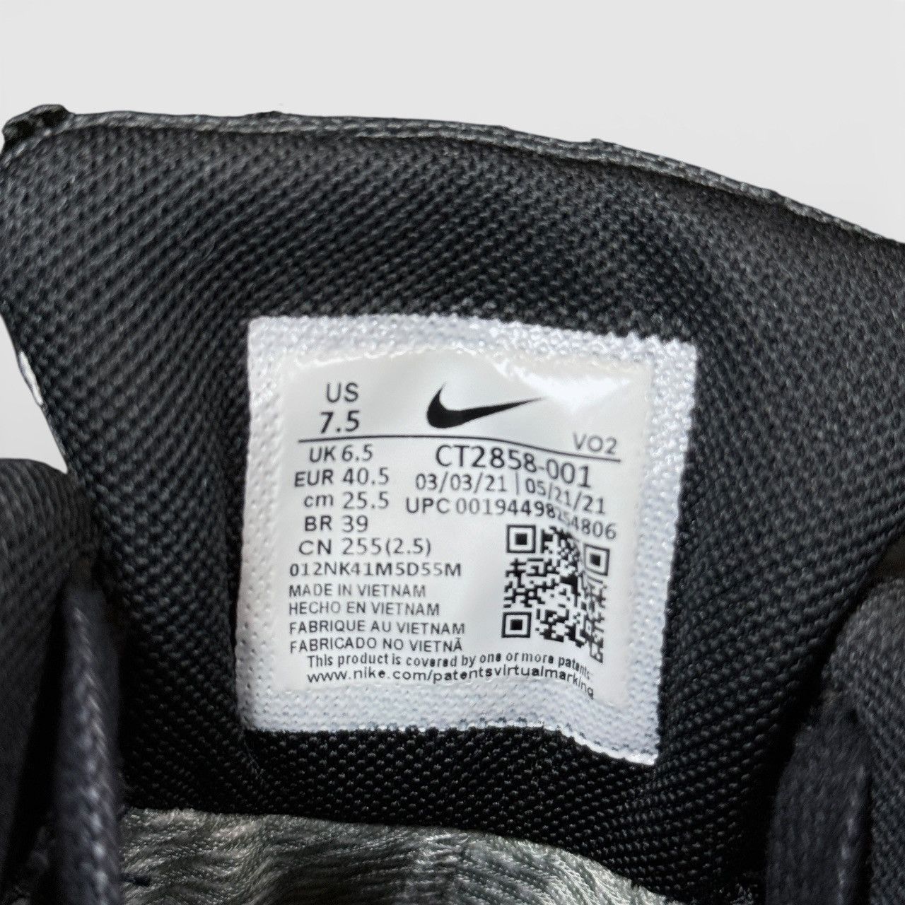 Nike Nike Air Force 1 Low Gore-Tex Triple Black Size US 7.5 / EU 40-41 - 7 Thumbnail