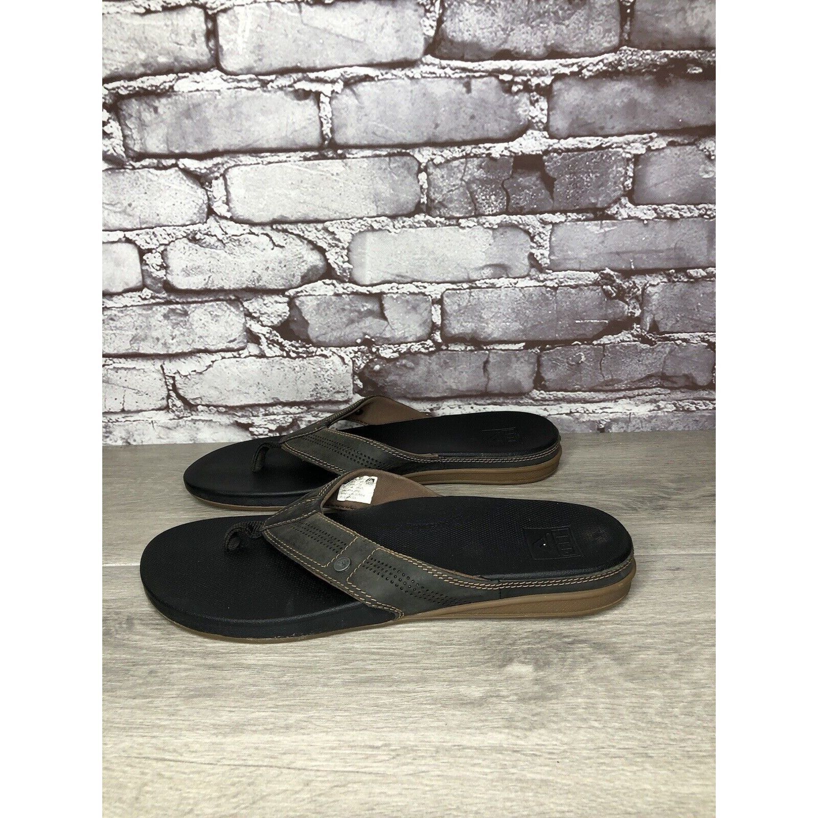 REEF Reef Gray Synthetic Flip-Flops ￼Casual Beach Sandals Men Sz Size US 11 / EU 44 - 1 Thumbnail