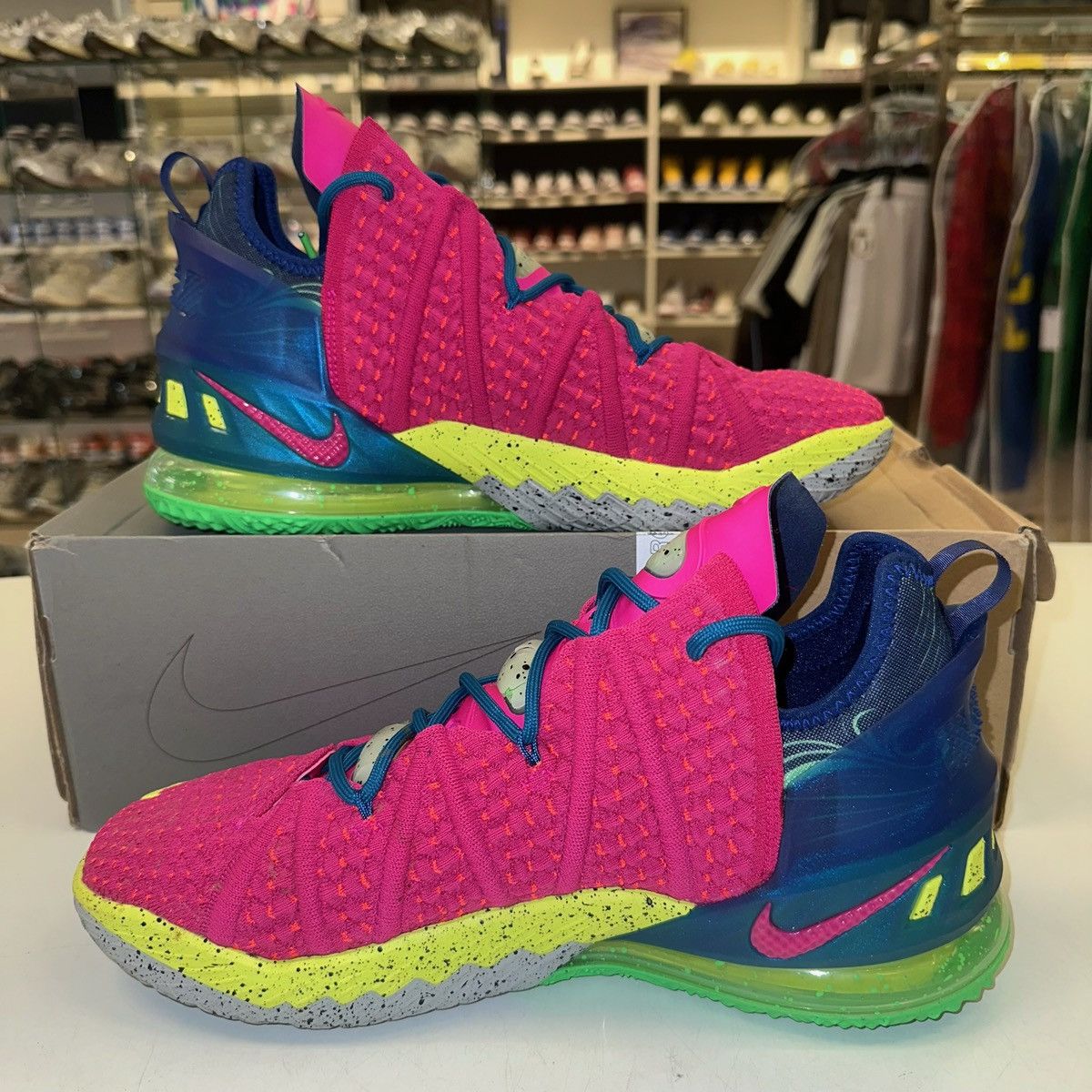 Nike Size 11.5 - Nike LeBron 18 Los Angeles By Night Size US 11.5 / EU 44-45 - 2 Thumbnail