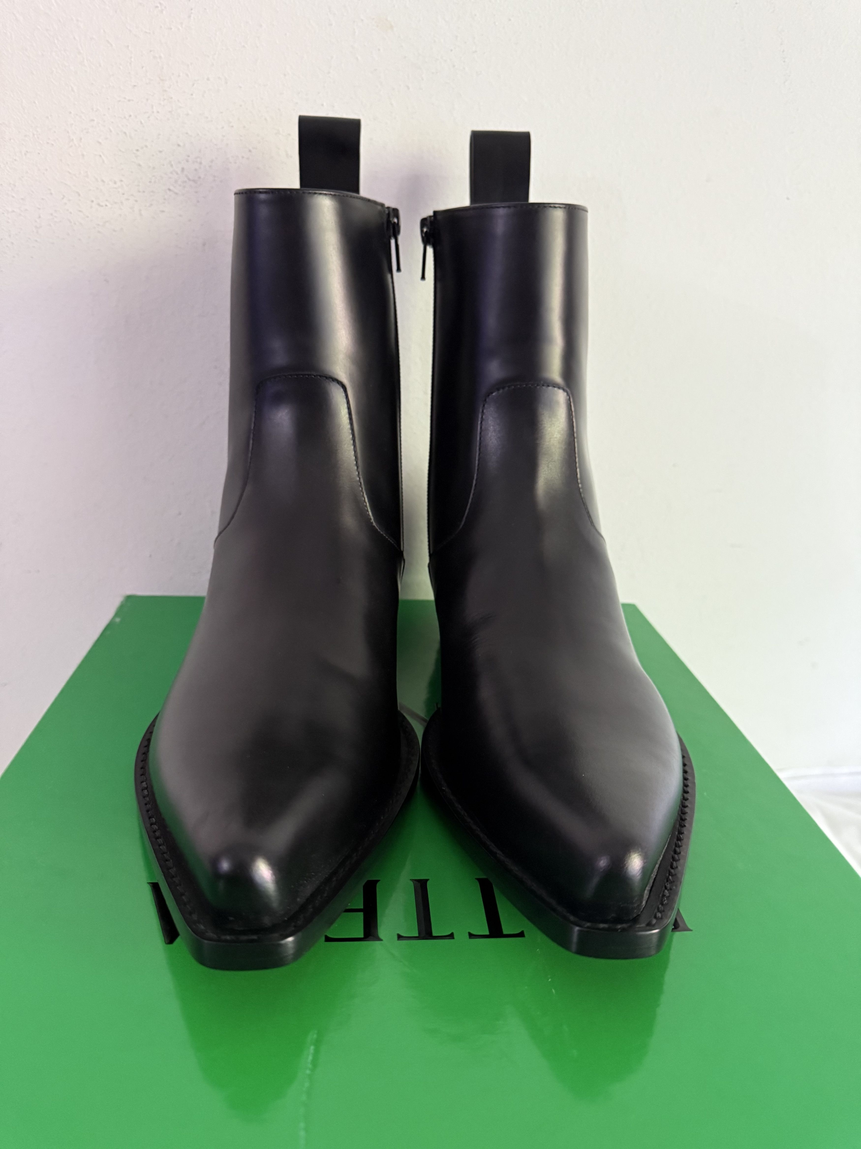 Bottega Veneta Leather Ankle Boots Zipped Size US 9 / EU 42 - 2 Thumbnail