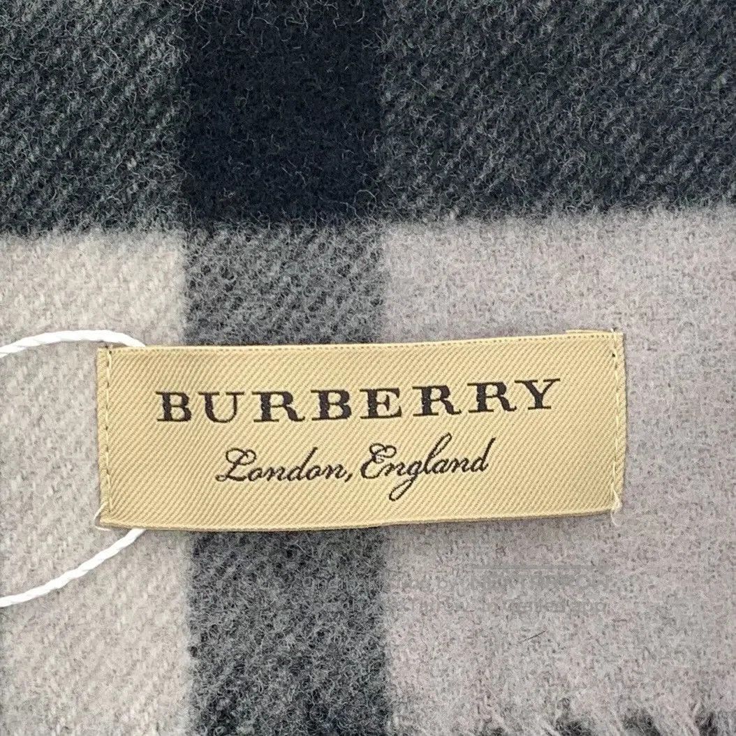 Burberry Burberry Green Plaid Wool Fringe Scarf. Size ONE SIZE - 8 Thumbnail