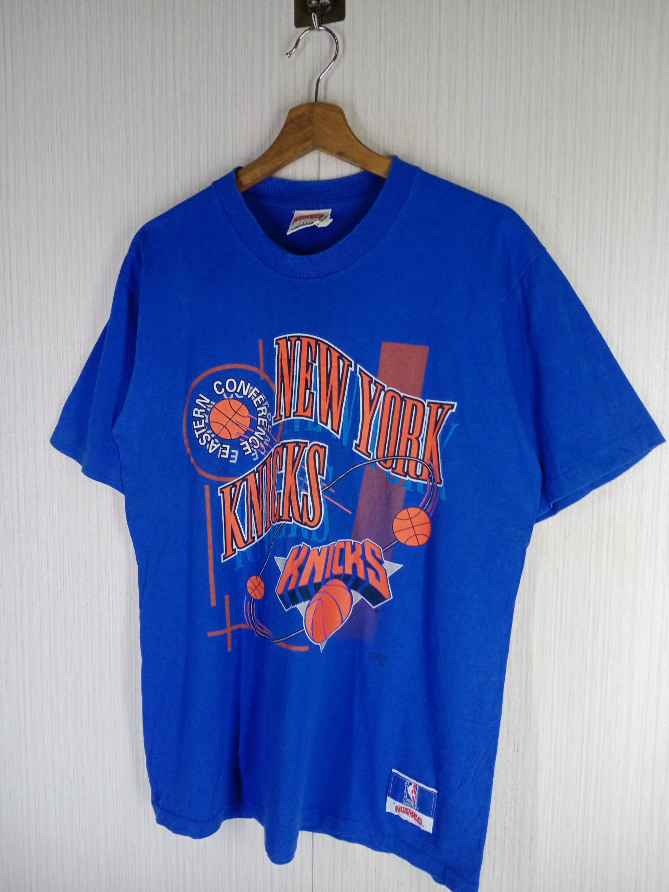 NBA Rare Vintage 90s New York Knicks NBA Tshirt Size US L / EU 52-54 / 3 - 3 Thumbnail