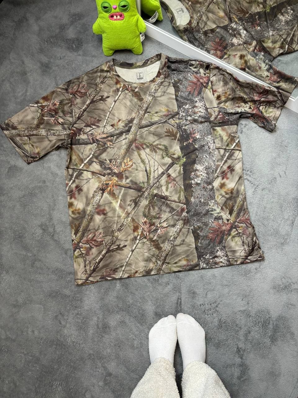 Japanese Brand Crazy Vintage Carhartt Style Realtree Camo T-Shirt Size US XL / EU 56 / 4 - 1 Thumbnail