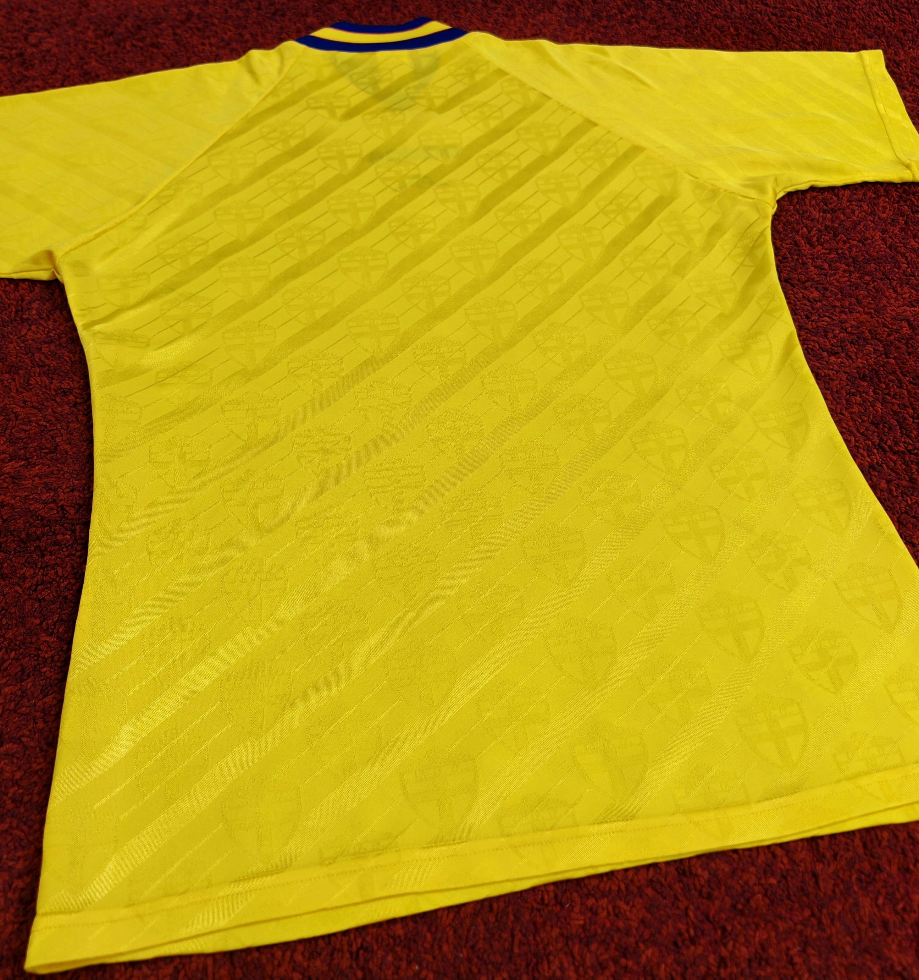 Adidas × Vintage SWEDEN HOME JERSEY FOOTBALL SHIRT 1994 Size US M / EU 48-50 / 2 - 5 Thumbnail