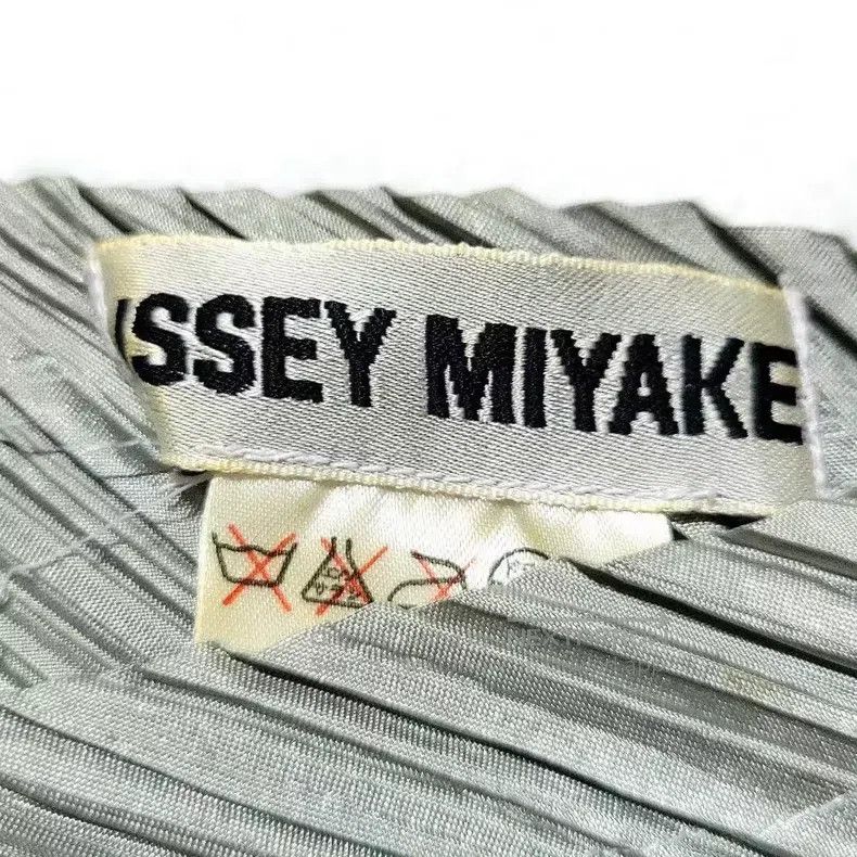 Issey Miyake Issey Miyake Long Sleeve Tulle Deformed Top Size S / US 4 / IT 40 - 5 Thumbnail