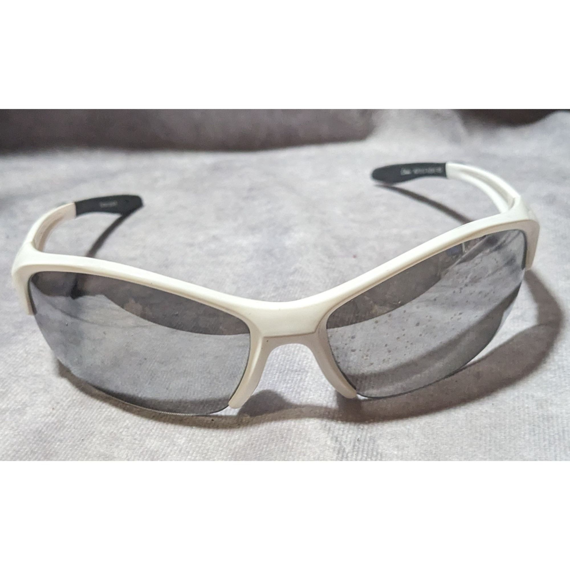 Foster Grant Foster Grant Black And White Sporty Rookie Sunglasses Size ONE SIZE - 1 Thumbnail