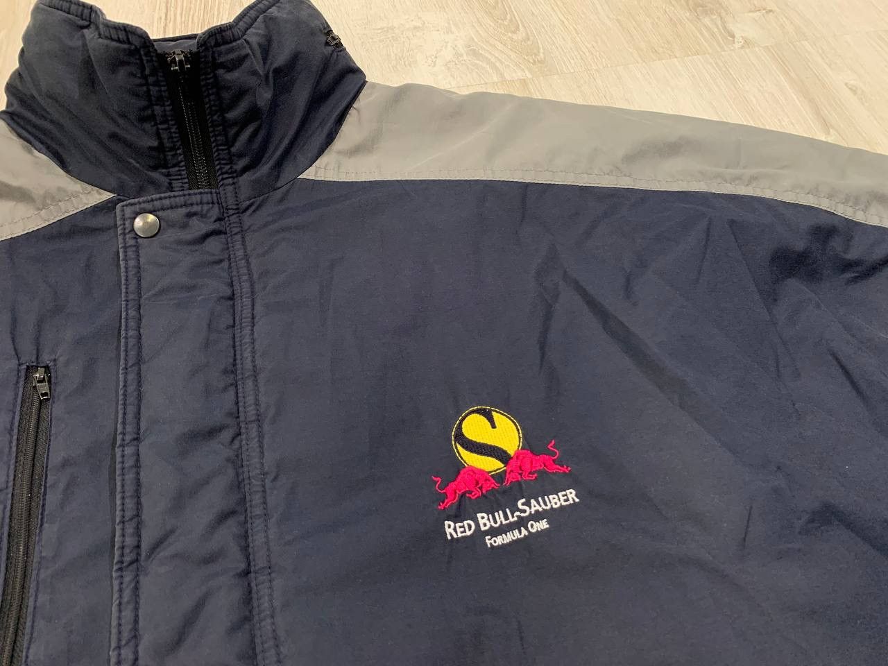 Vintage Mens vintage jacket Red Bull Sauber Formula 1 Size XL Size US XL / EU 56 / 4 - 4 Thumbnail