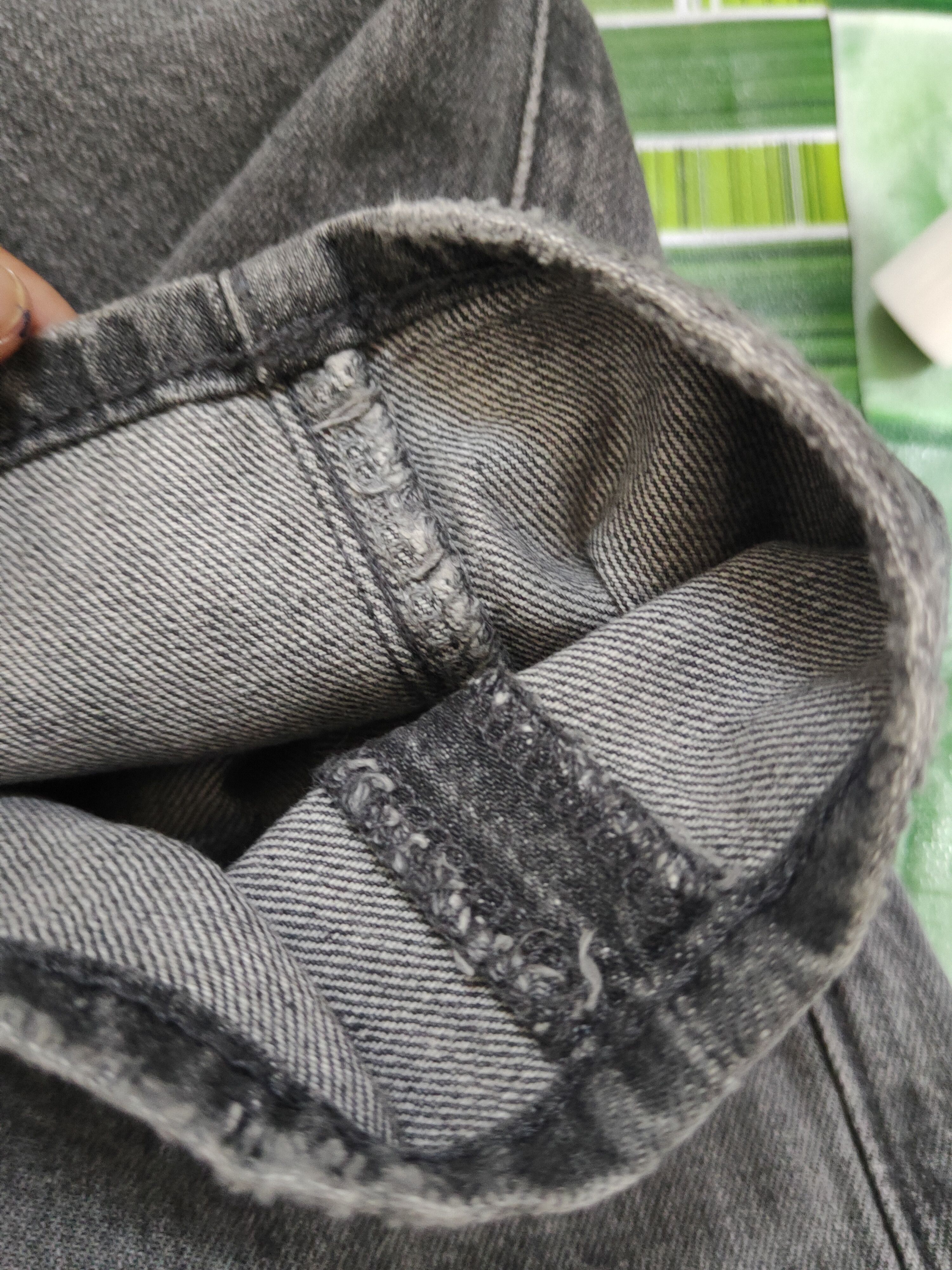 Japanese Brand Uniqlo Black Distressed Ripped denim Jeans #W1561 Size US 28 / EU 44 - 12 Thumbnail