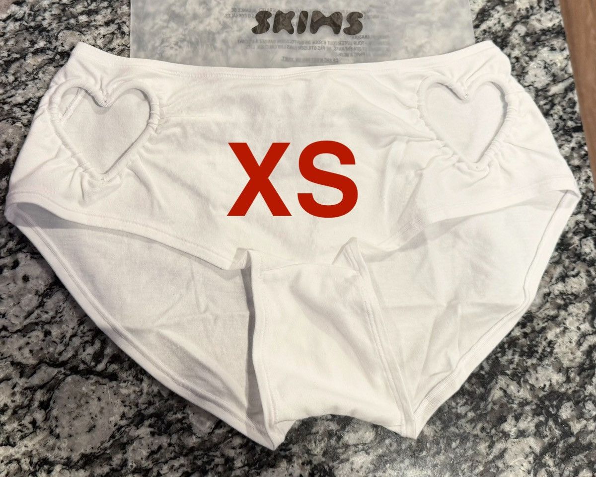 Kim Kardashian × SKIMS Skims Cotton Jersey Heart Hipster Snow White XS Extra Small Size ONE SIZE - 1 Thumbnail
