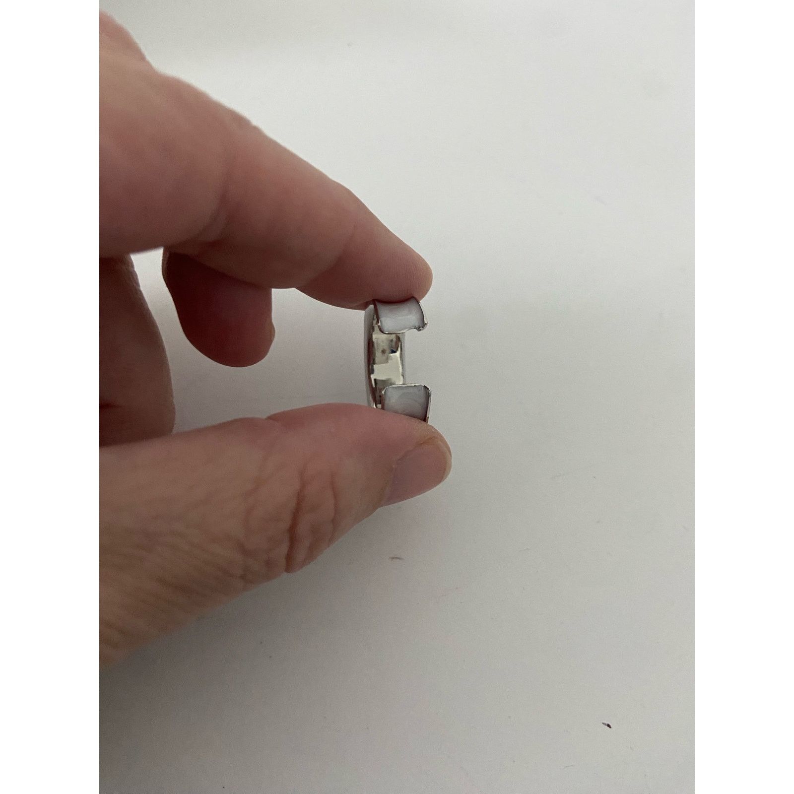 Vintage Adjustable white enamel band ring size 8 silver tone Size ONE SIZE - 3 Thumbnail