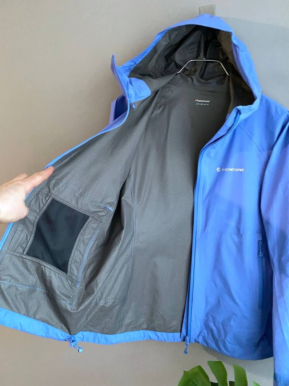 Montane Montane Minimus Women's Lite Waterproof Hooded Jacket M/UK12 Size M / US 6-8 / IT 42-44 - 9 Thumbnail