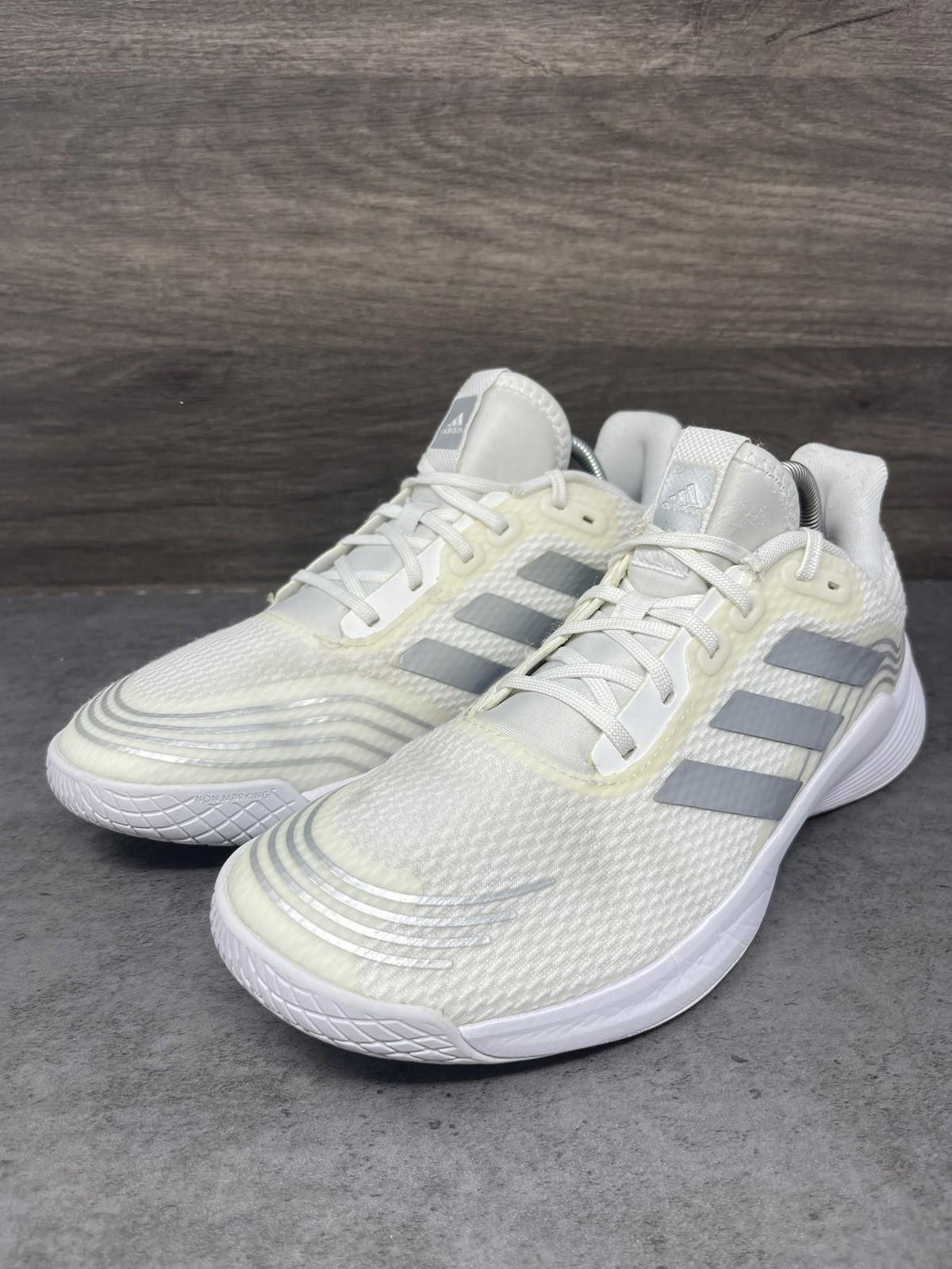 Adidas Adidas Novaflight Sneakers Womens Size 9 White Volleyball Size US 9 / IT 39 - 2 Thumbnail