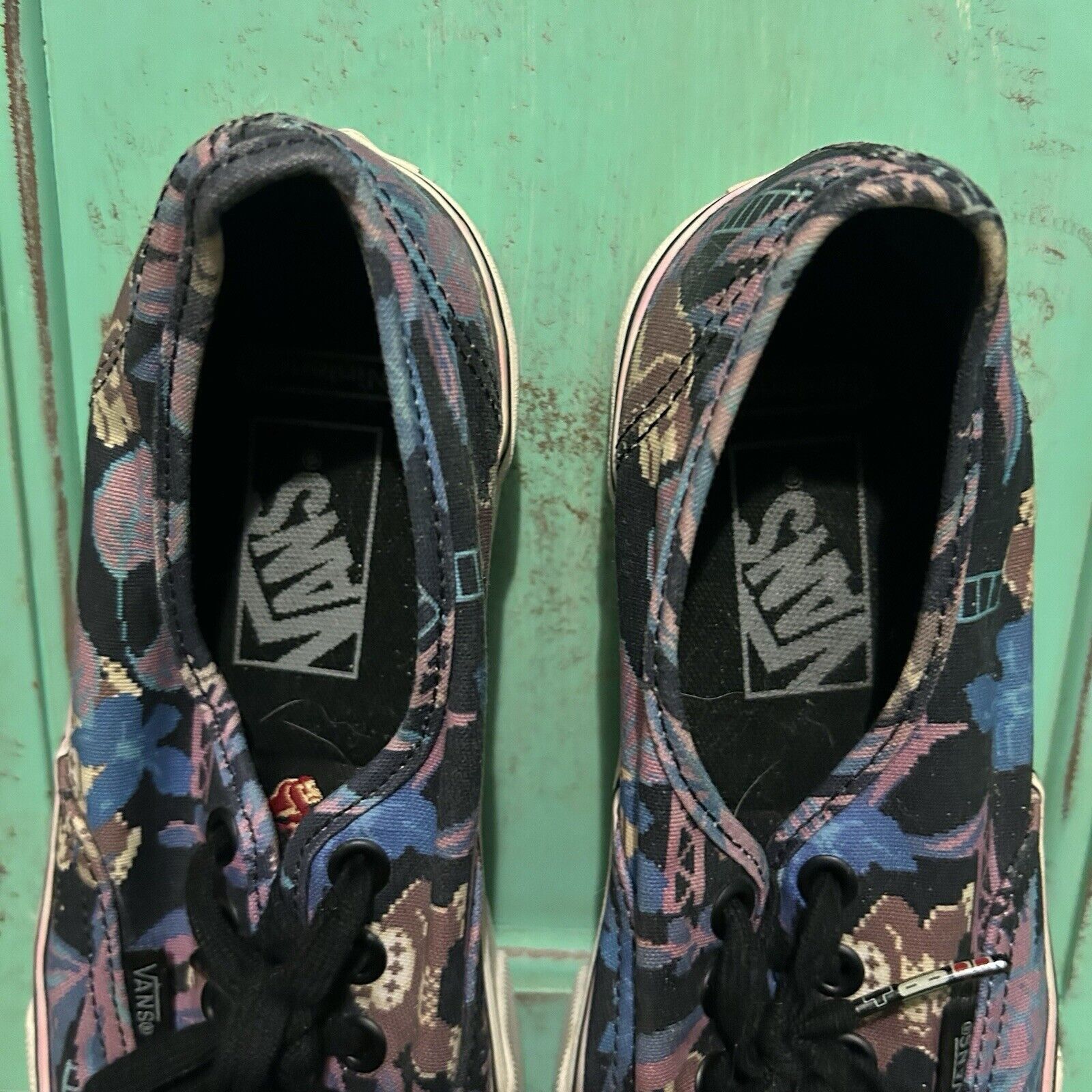 Vans VANS X Nintendo Donkey Kong Sneakers Men’s 5 Women’s 6.5 Size US 5 / EU 37 - 6 Thumbnail