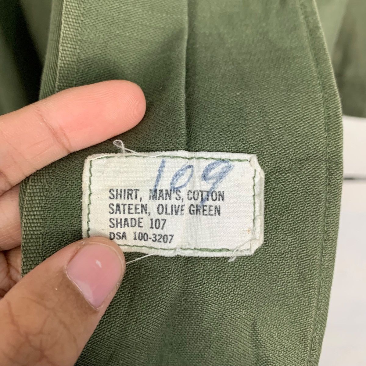 Vintage 1960s US ARMY OG-107 Cotton Sateen Utility Shirt #2760-C124 Size US L / EU 52-54 / 3 - 14 Thumbnail