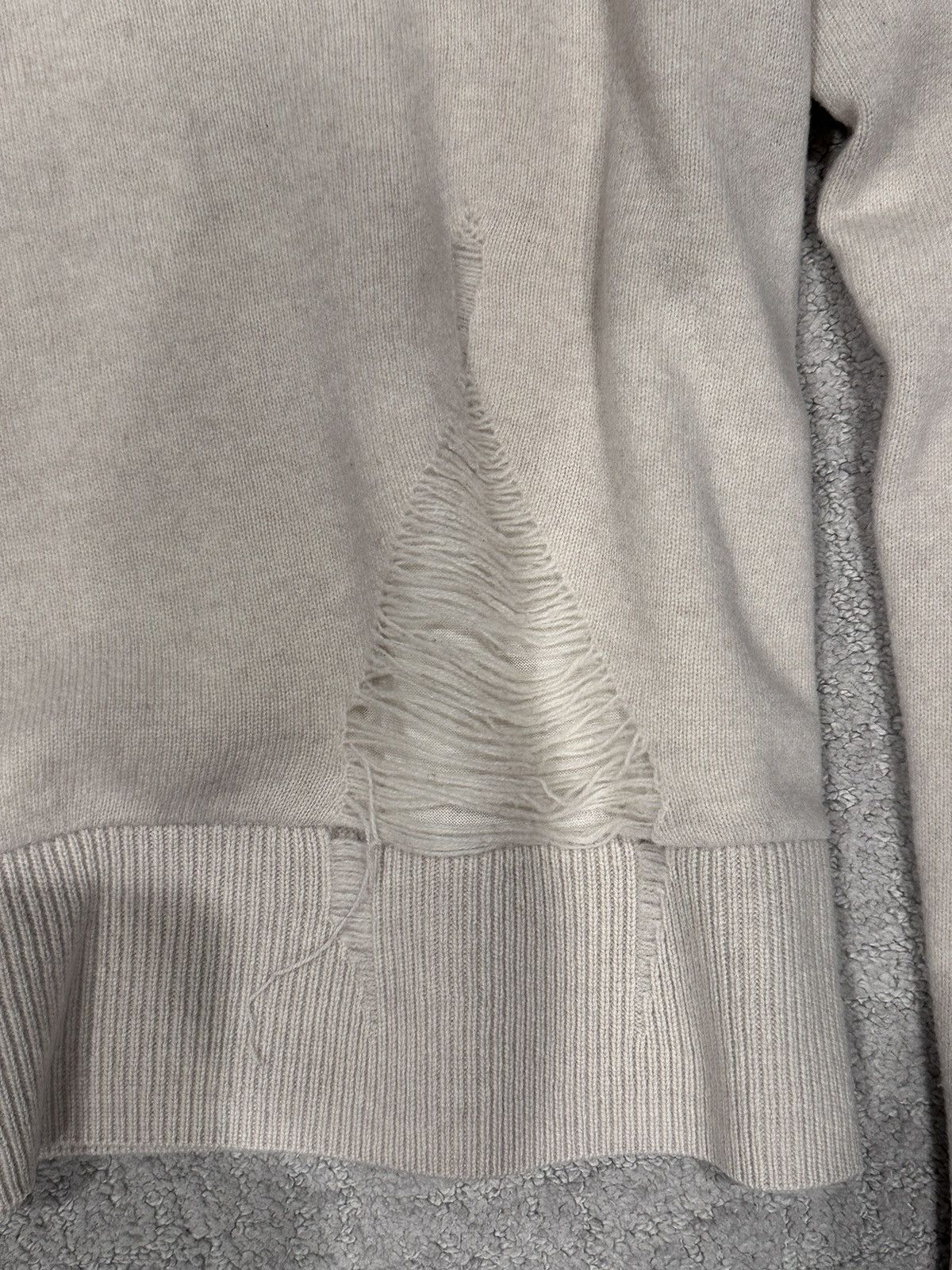 Helmut Lang Distressed Helmut Lang Sweater Size US M / EU 48-50 / 2 - 5 Thumbnail