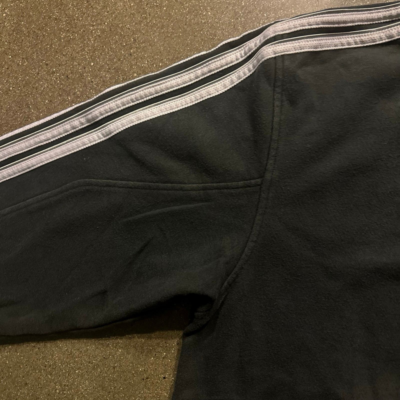 Adidas 2000s Adidas embroidered center logo pull over hoodie Size US S / EU 44-46 / 1 - 5 Thumbnail