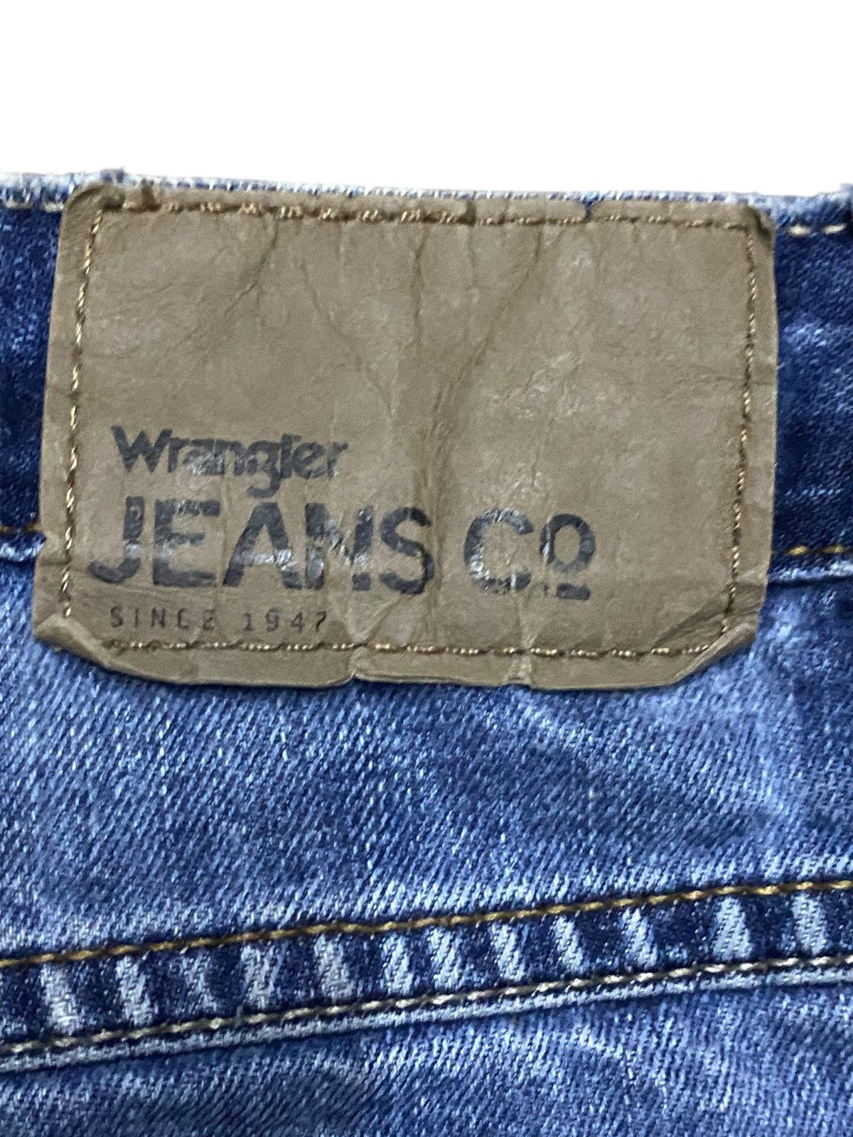 Wrangler Vintage Wrangler Relaxed Boot Light Wash Distressed Baggy Size US 32 / EU 48 - 11 Thumbnail