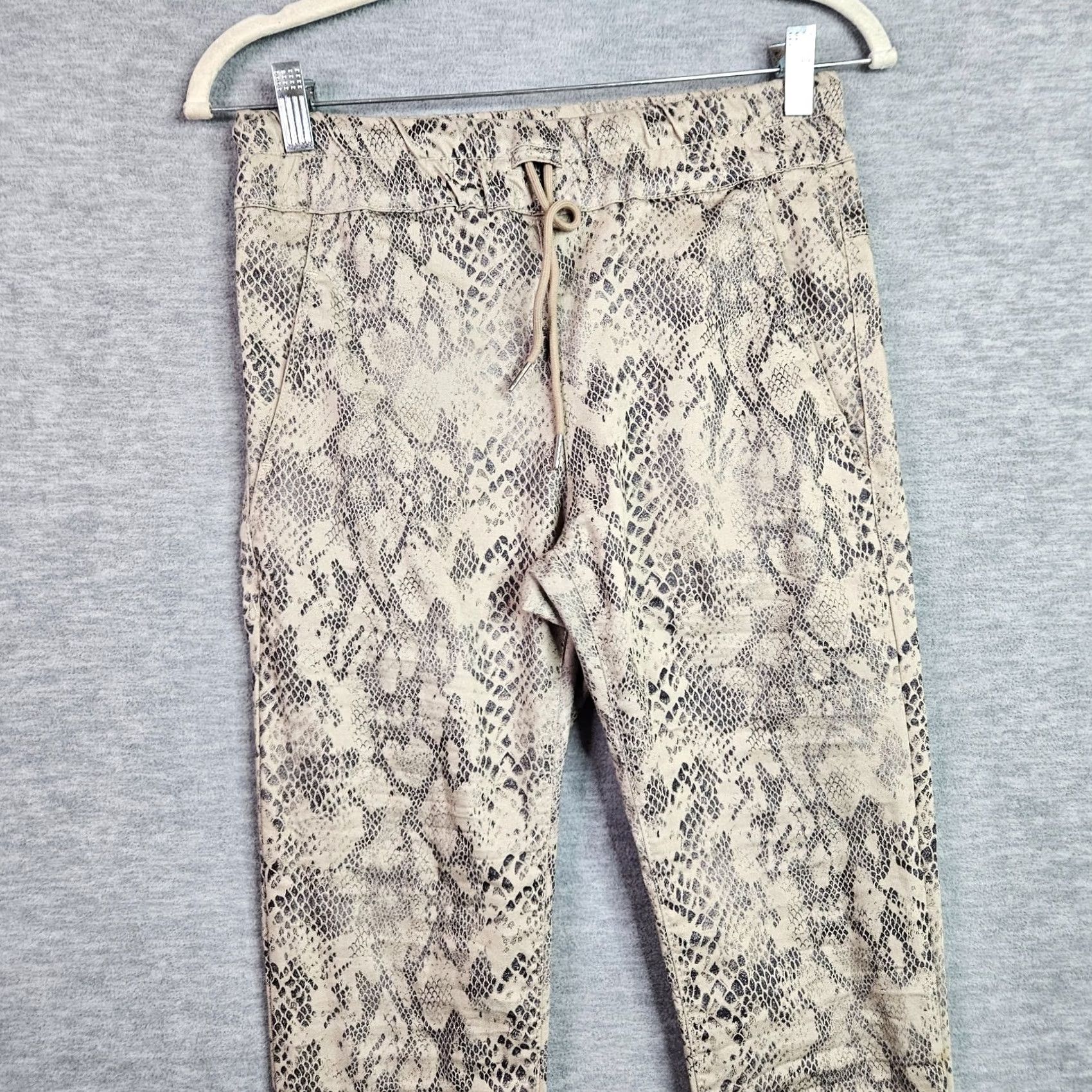Vintage Bevy Flog Animal Print Pull-on Jogger Women's Size 25 Gray Animals Print Jogger Regular Pants Womens Size 25 Size 42" / US 20 - 7 Thumbnail
