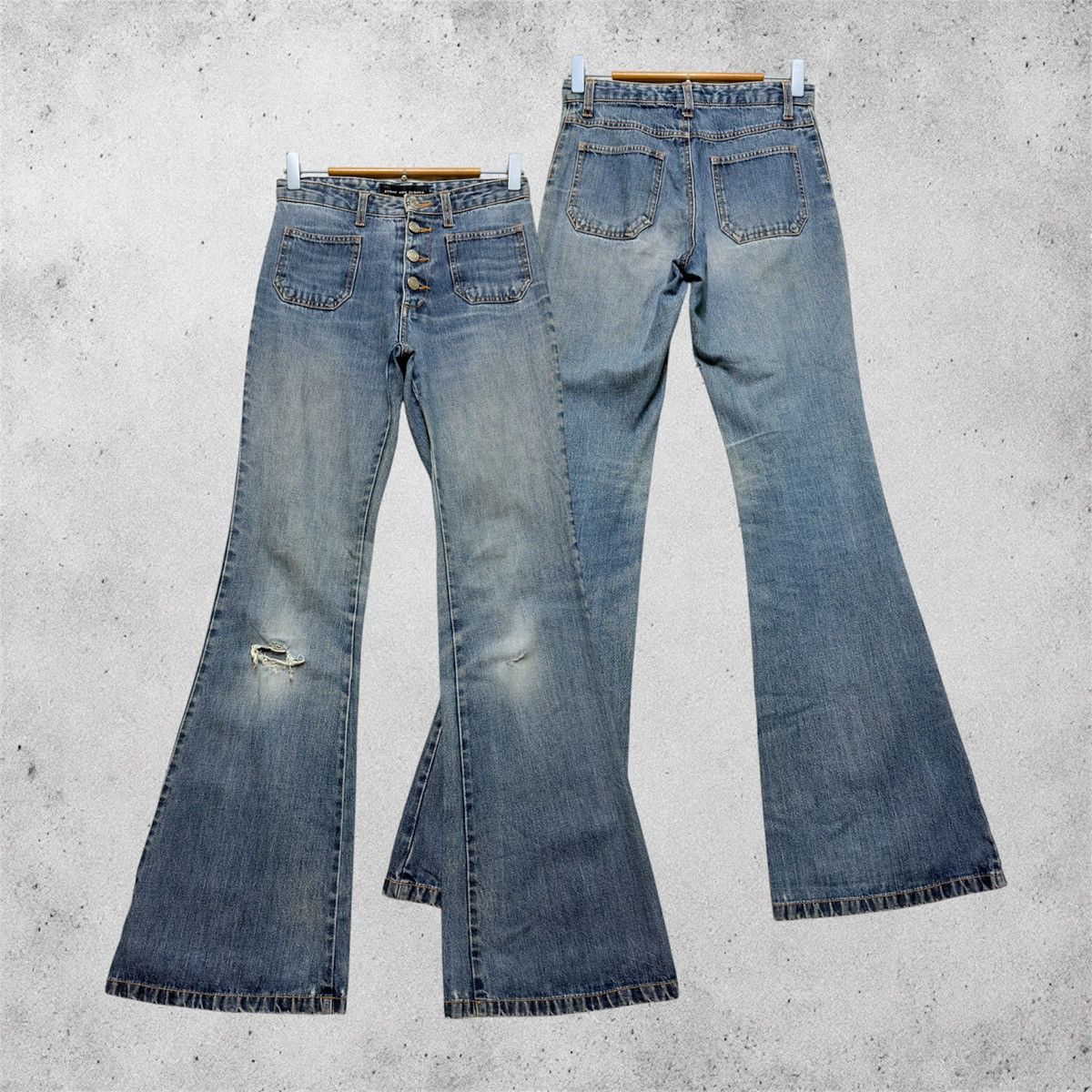 Japanese Brand Vintage Jouer Aux Échecs Y2K Distressed Bell Bottom Jeans Size US 26 / EU 42 - 1 Thumbnail