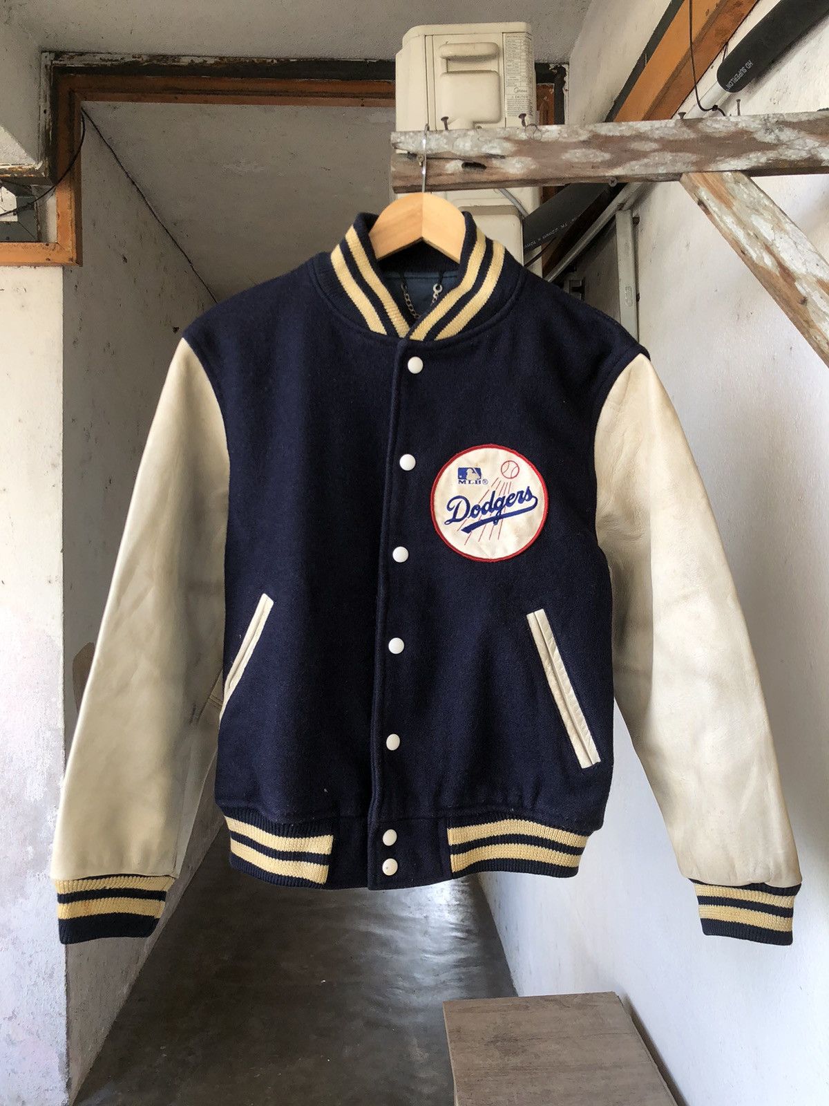 MLB Vintage 90s MLB Dodgers Varsity Arm Leather Tag Stadium Size US M / EU 48-50 / 2 - 1 Thumbnail