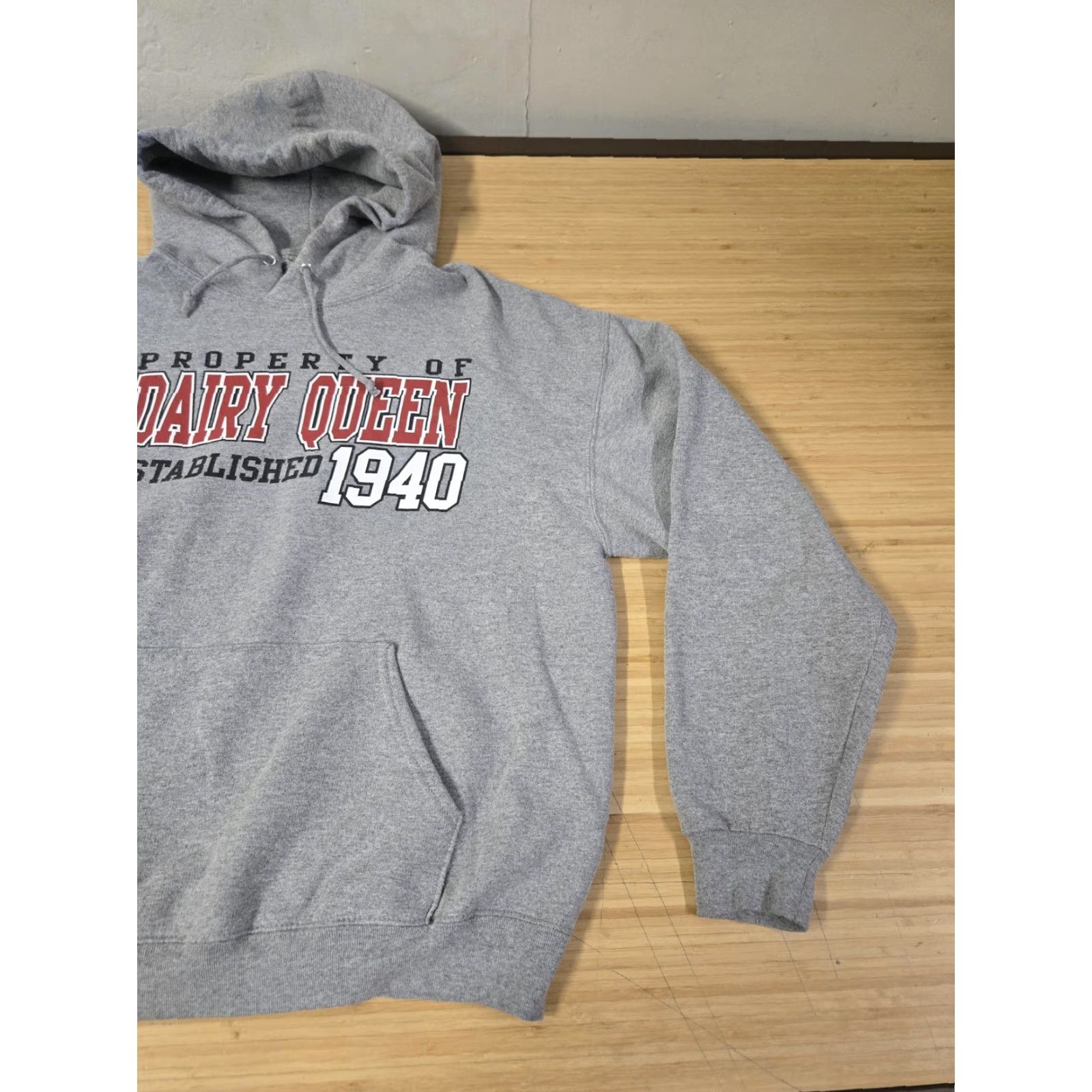 Jerzees Dairy Queen Hoodie Sweatshirt Men L Gray Property Of Established 1940 Graphic Print Logo Kangaroo Pocket Pullover Fleece Jerzees NuBlend Size US L / EU 52-54 / 3 - 2 Thumbnail