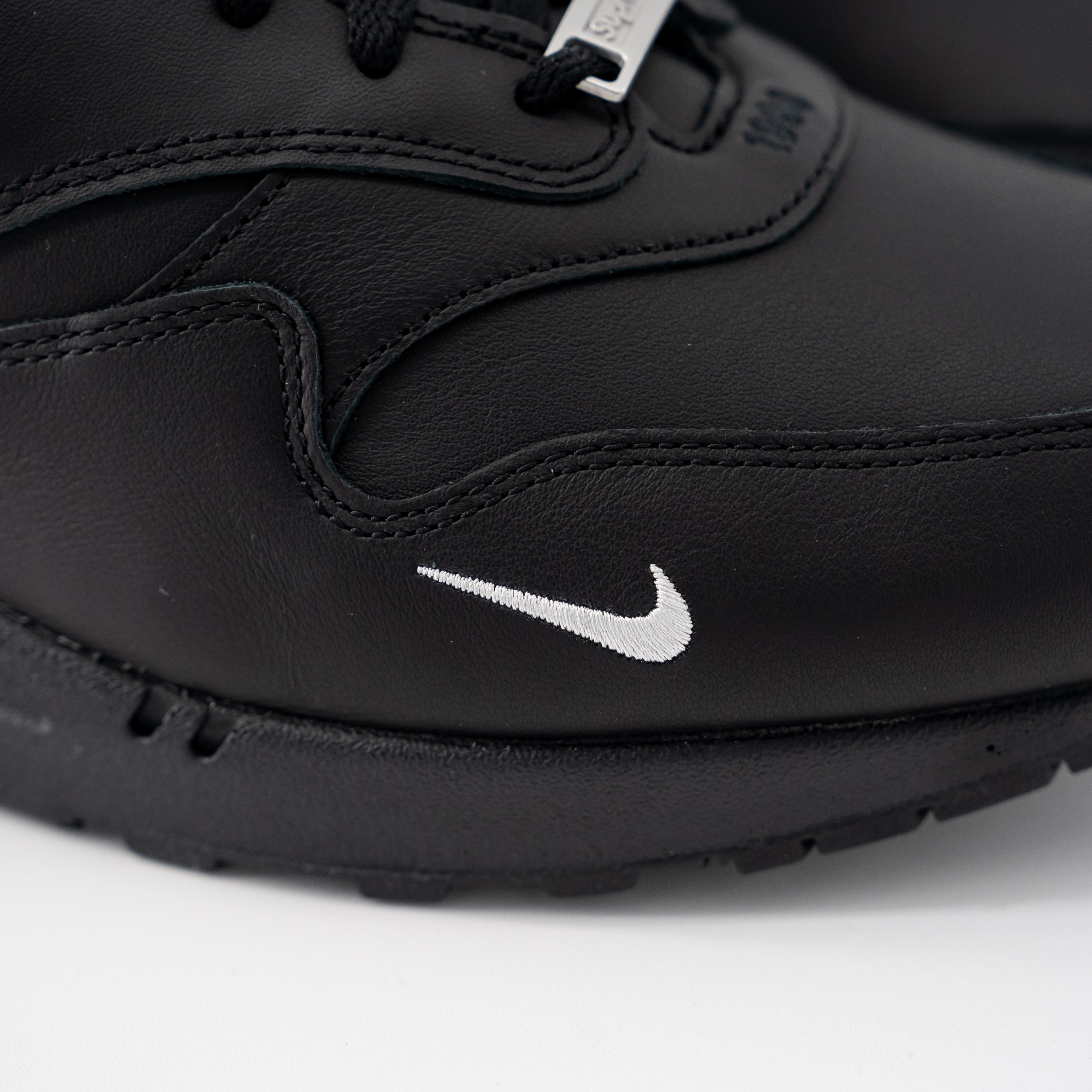 Nike 13 - Nike Supreme x Air Max 1 '87 SP Black White HF8813 001 Size US 13 / EU 46 - 7 Thumbnail