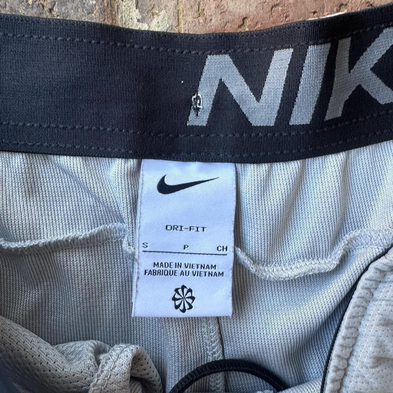 Nike Grey Nike Shorts - (Small) Size US 30 / EU 46 - 3 Thumbnail