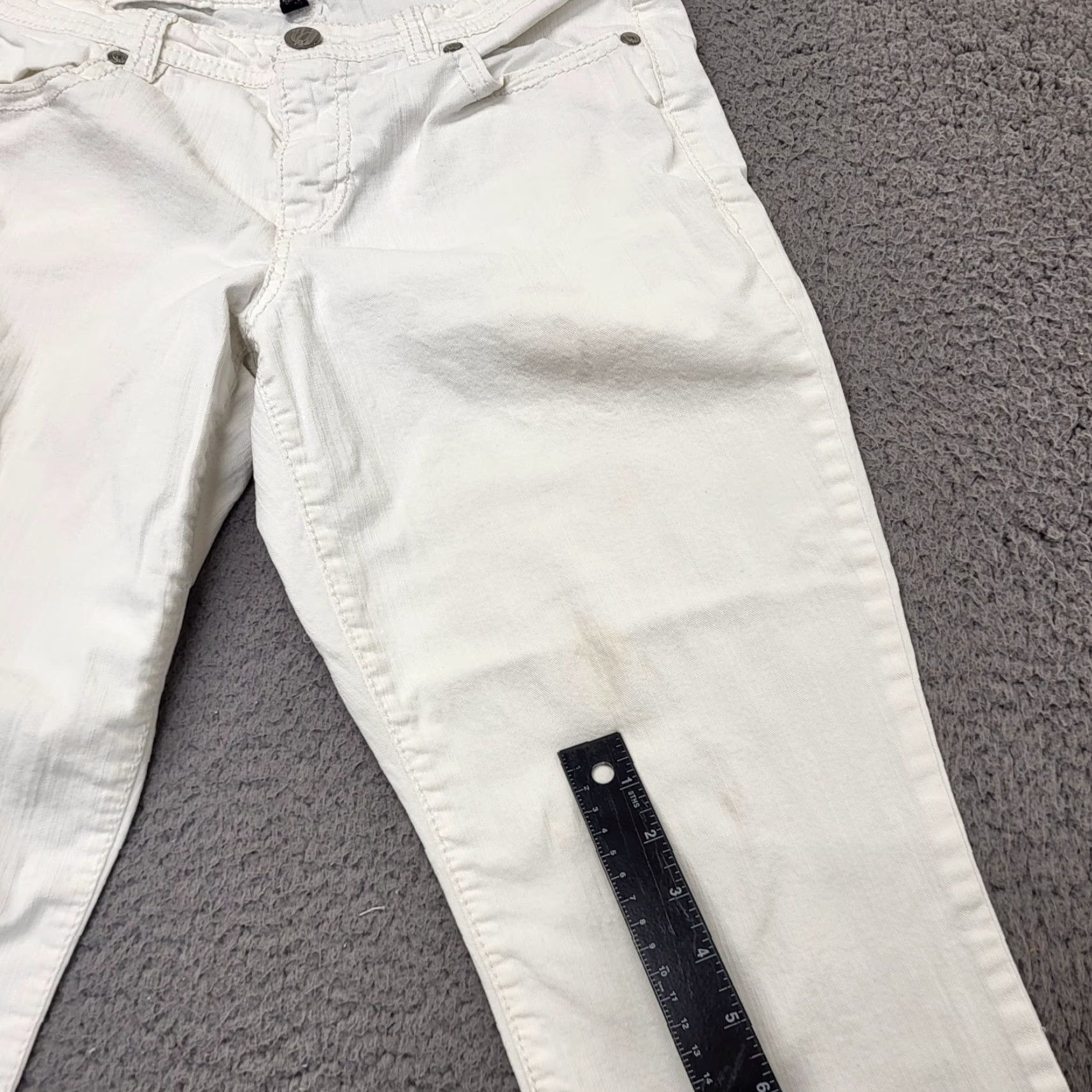 Nine West Nine West Capri Jeans White Denim Bling Embroidered Missy 10 Womens Regular Pants - 5-Pocket Knit? Size 32" / US 10 / IT 46 - 7 Thumbnail
