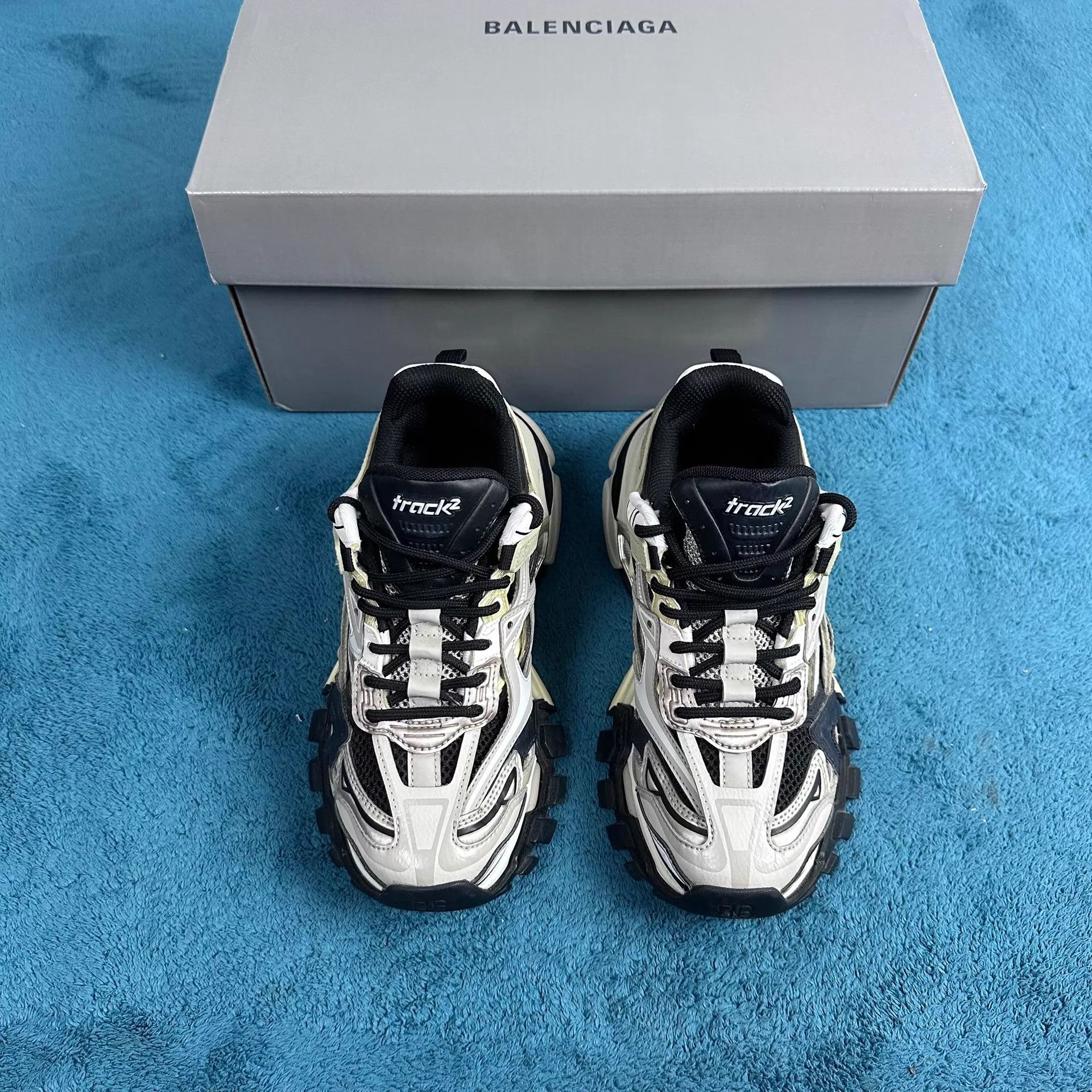 Balenciaga Balenciaga Track 2.0 Mesh Low Top Sneaker Cream/Black 35 Size US 4.5 / IT 34.5 - 1 Thumbnail