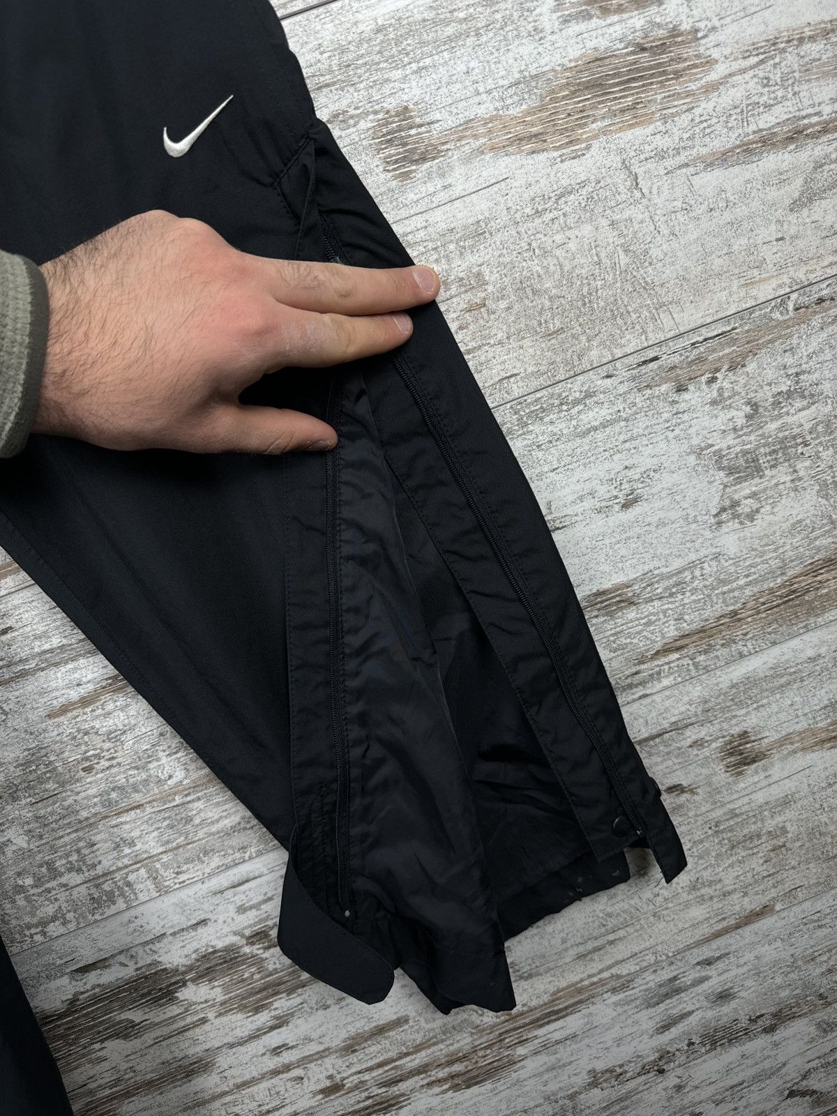 Vintage Mens Vintage Nike swoosh black pants sweatpants drill nylon Size US 32 / EU 48 - 10 Thumbnail