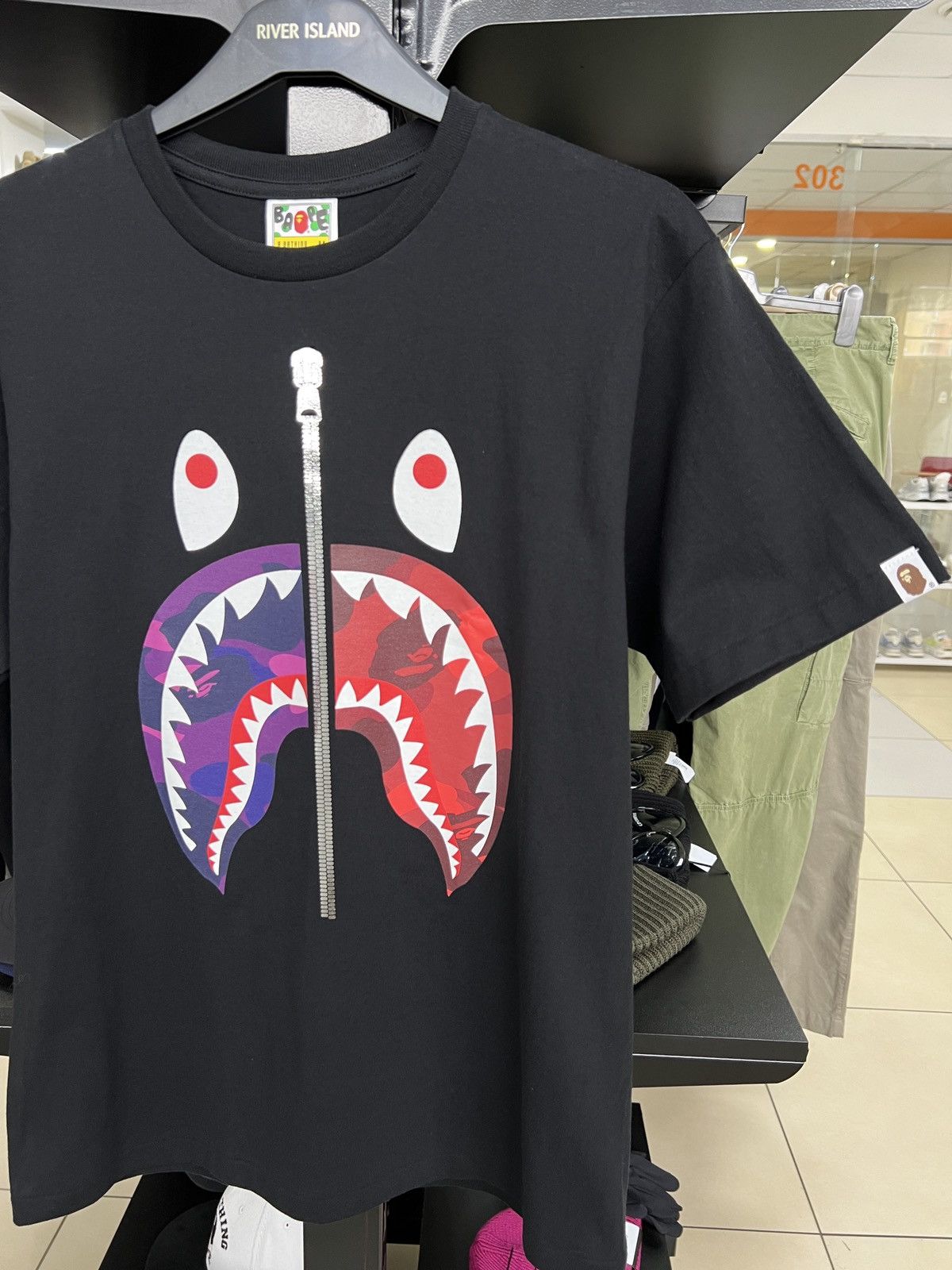 Bape A BATHNIG APE COLOR CAMO SEPARATE SHARK TEE Size US M / EU 48-50 / 2 - 2 Thumbnail