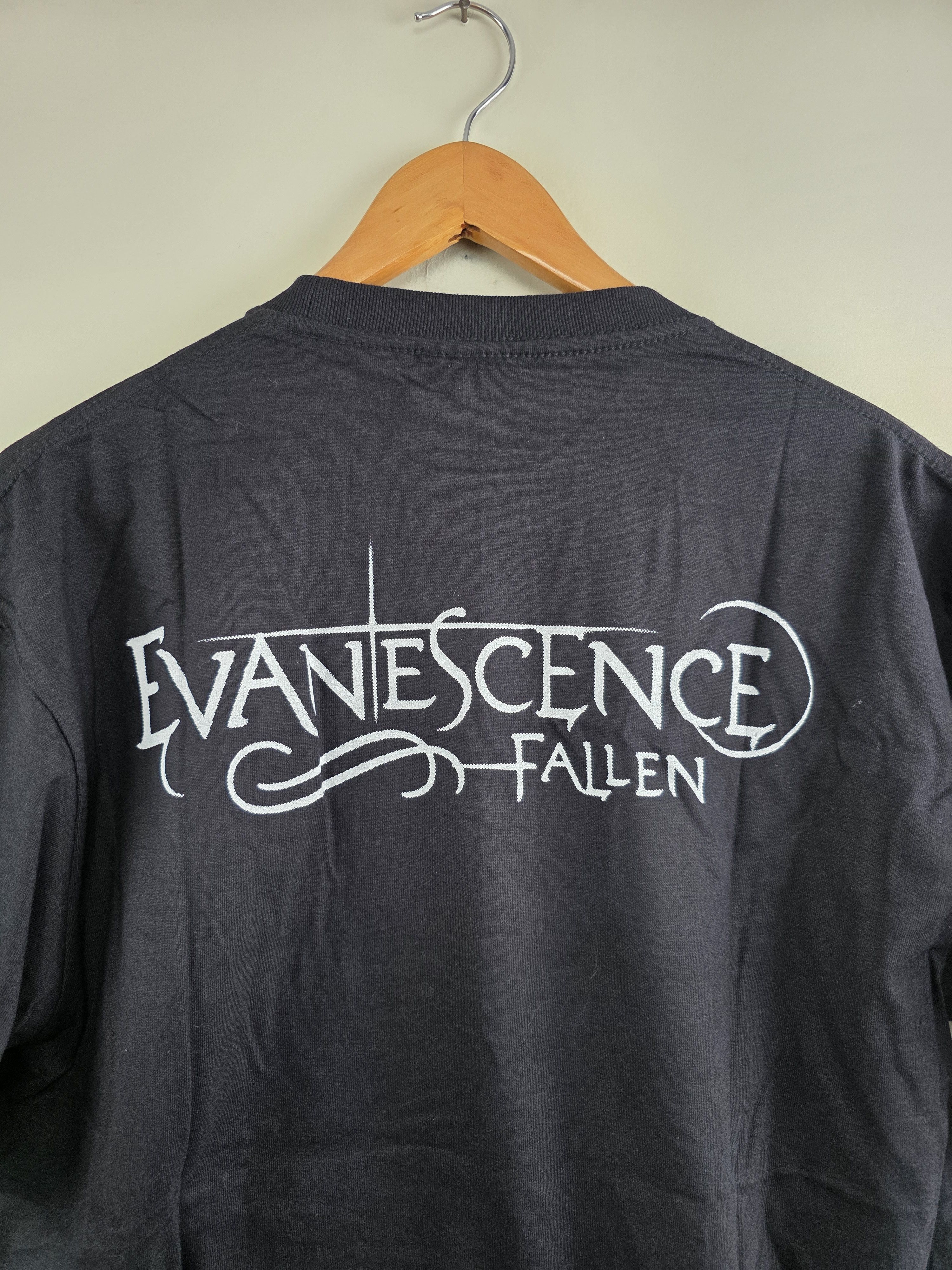 Vintage 2003 Evanescence Fallen vintage band tee Y2K XL 22.5" 30" Size US XL / EU 56 / 4 - 6 Thumbnail