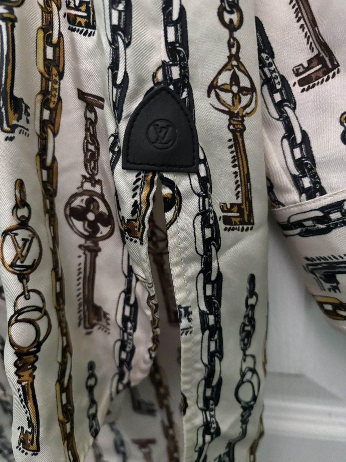 Louis Vuitton Louis Vuitton Silk Monogram Button Up Sz 36 Size US S / EU 44-46 / 1 - 3 Thumbnail