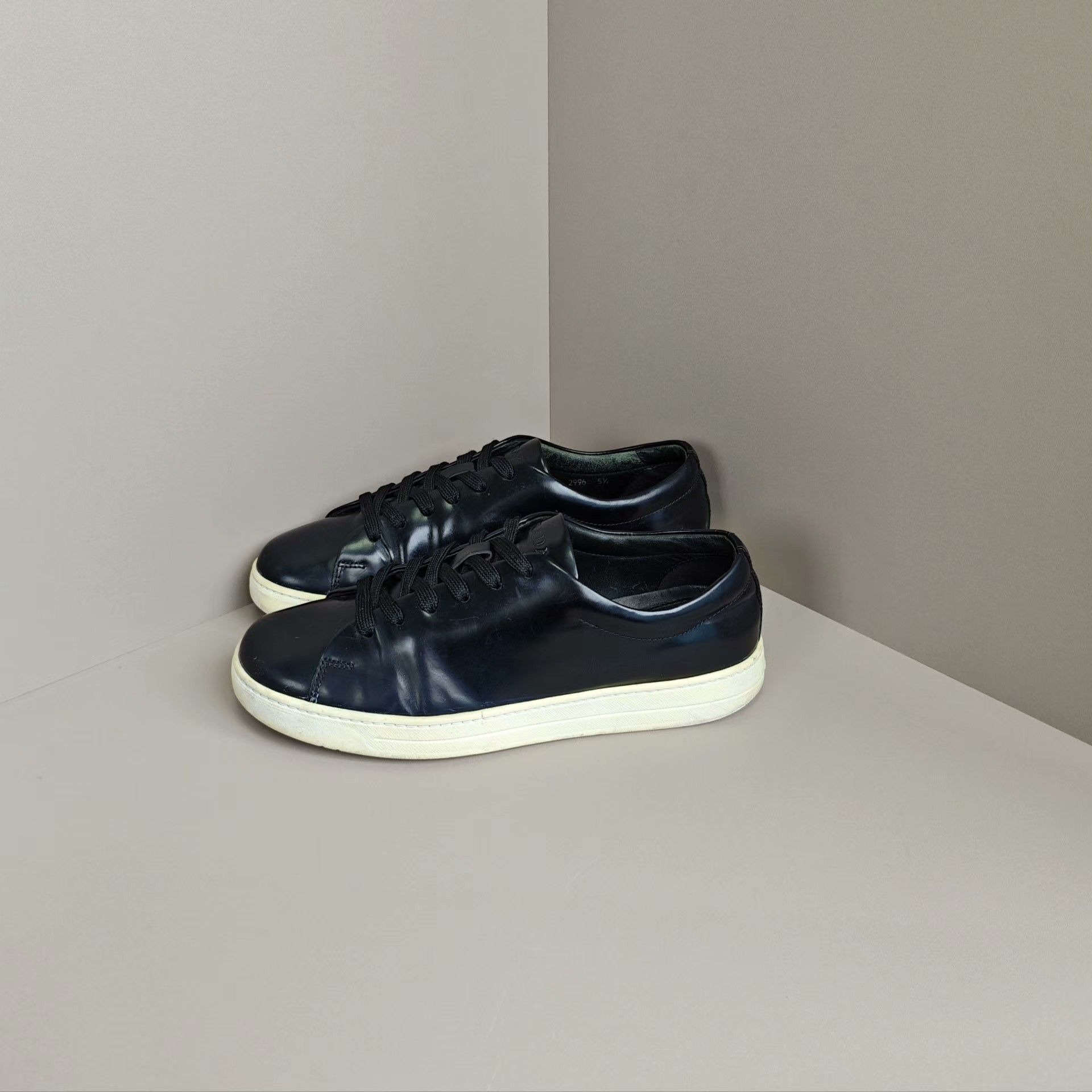 Prada Prada Red Lowtop Sneakers 6 Men Size US 6 / EU 39 - 1 Thumbnail