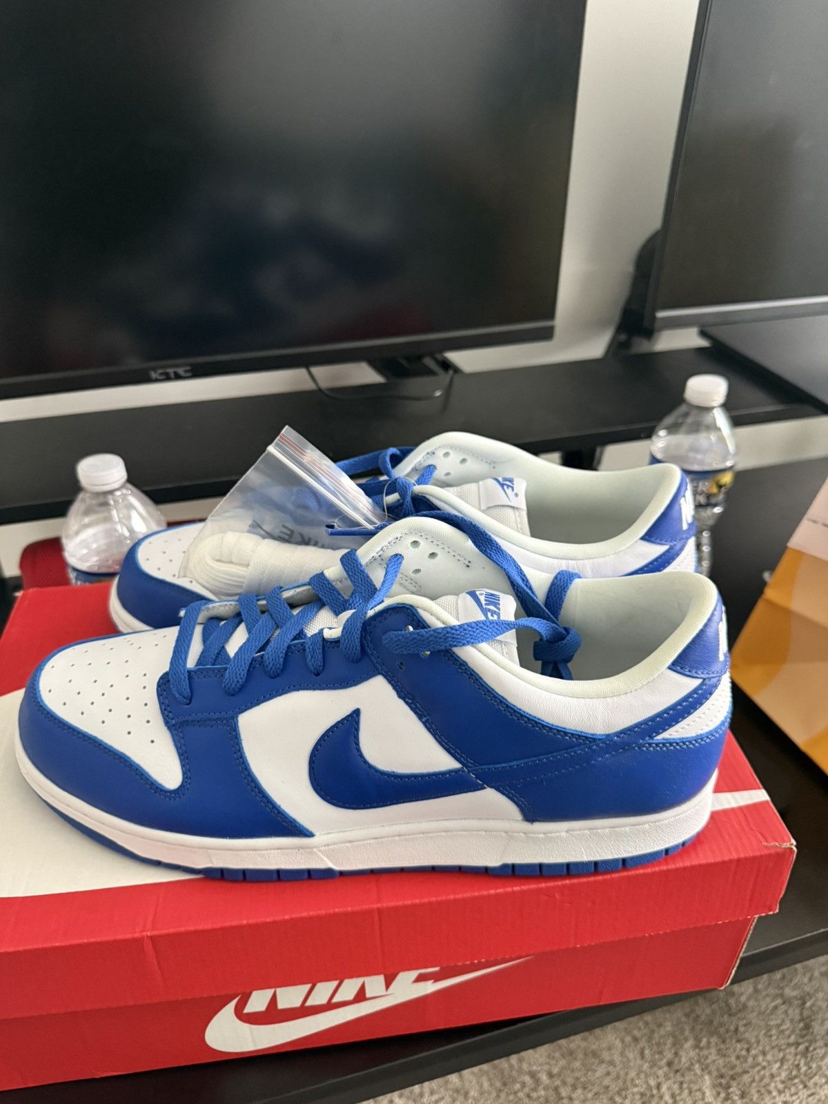 Nike Nike Dunk Low Kentucky 2020 Size US 13 / EU 46 - 1 Thumbnail