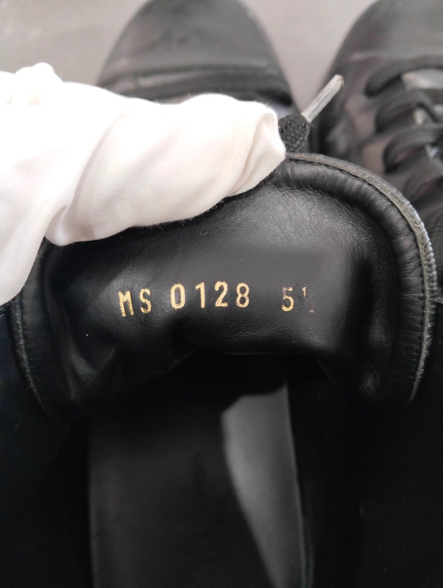 Louis Vuitton LV high-top monogram sneaker EUR 39.5 Size US 8.5 / IT 38.5 - 8 Thumbnail