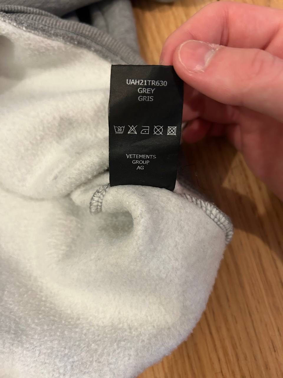 Vetements Vetements basic hoosie , big print logos medium Size US M / EU 48-50 / 2 - 10 Thumbnail