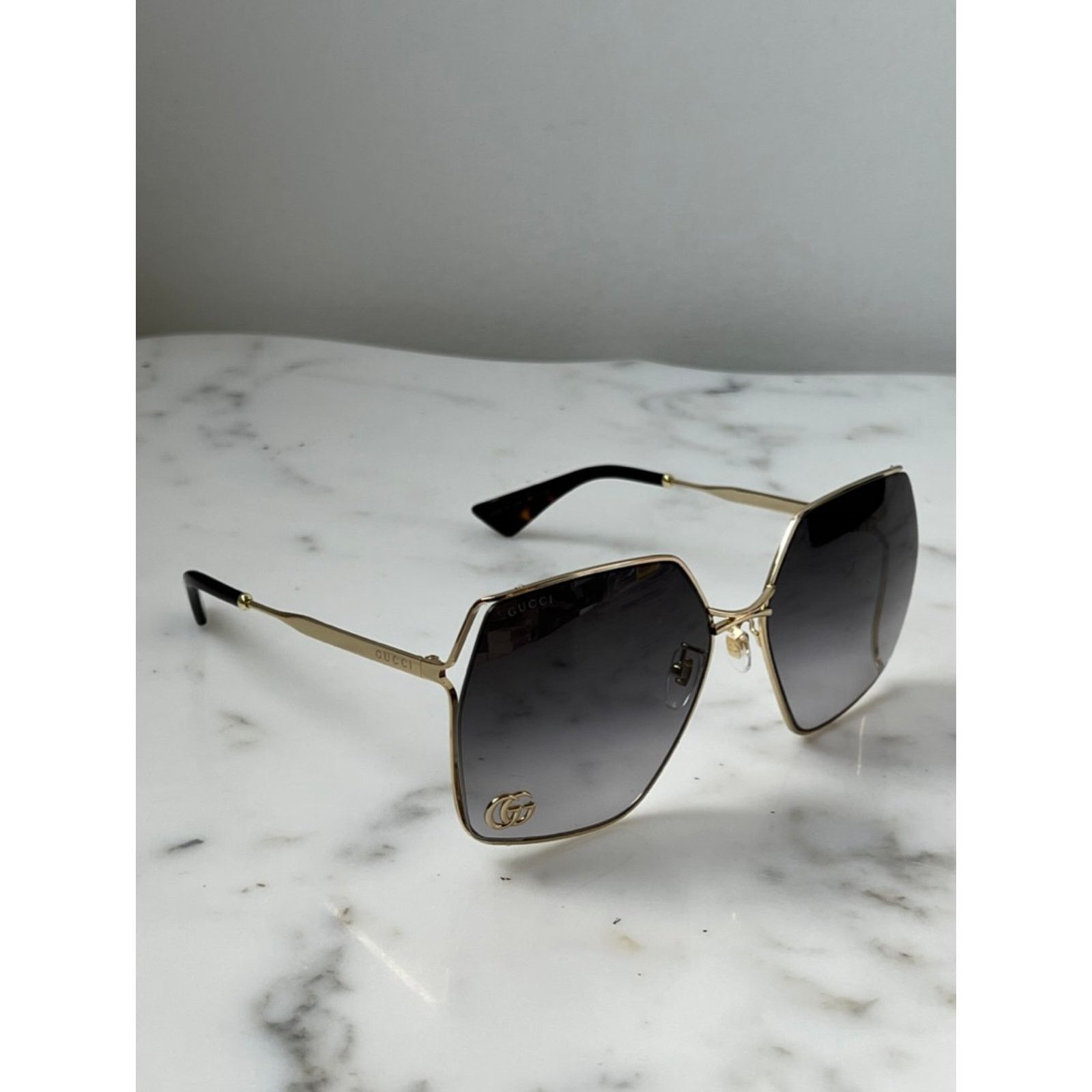 Gucci NEW Gucci GG0817S Marmont Logo Oversized Gold Sunglasses Size ONE SIZE - 3 Thumbnail