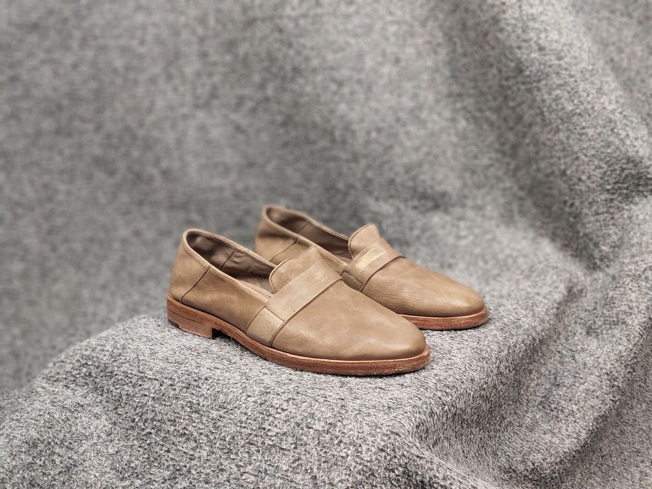 Elia Maurizi Elia Maurizi Design Premium leather beige Loafers Size US 7.5 / IT 37.5 - 2 Thumbnail