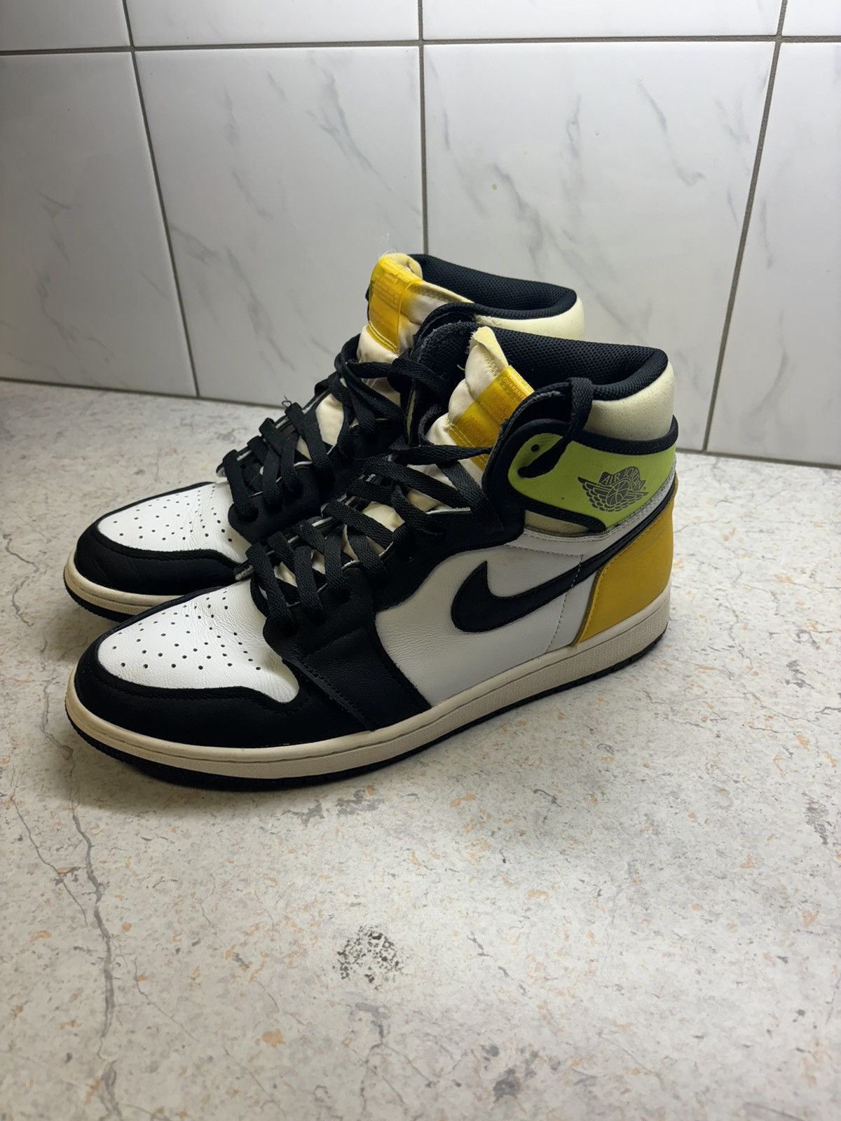 Jordan Brand Air Jordan 1 Retro High OG ‘Volt Gold’ Size US 11.5 / EU 44-45 - 2 Thumbnail