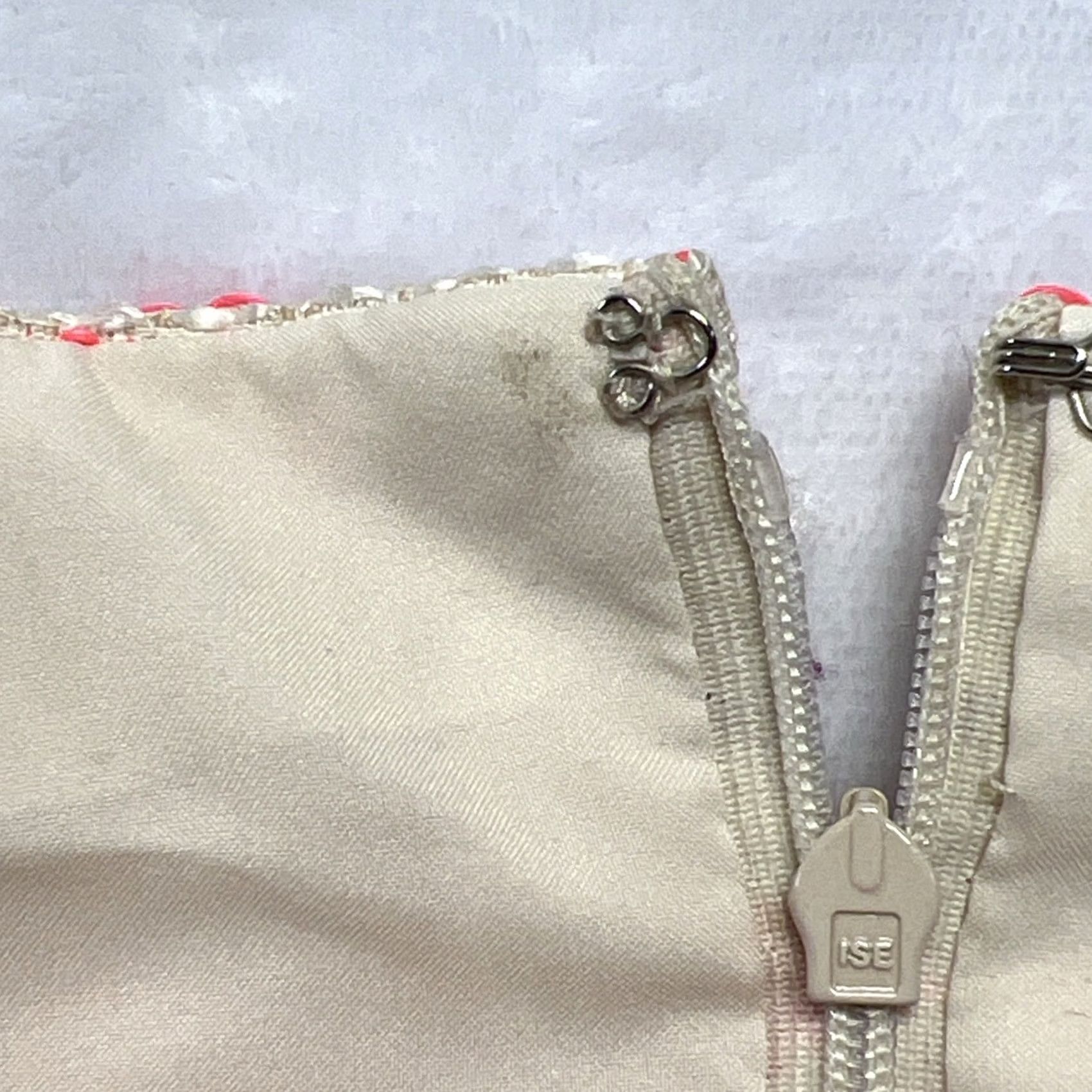 Vintage Antonio Melani Dress Sheath Sleeveless Pink Cream Jacquard Textured Knee Length Crew Neck Zip Back Lined Womens 8 Size M / US 6-8 / IT 42-44 - 4 Thumbnail