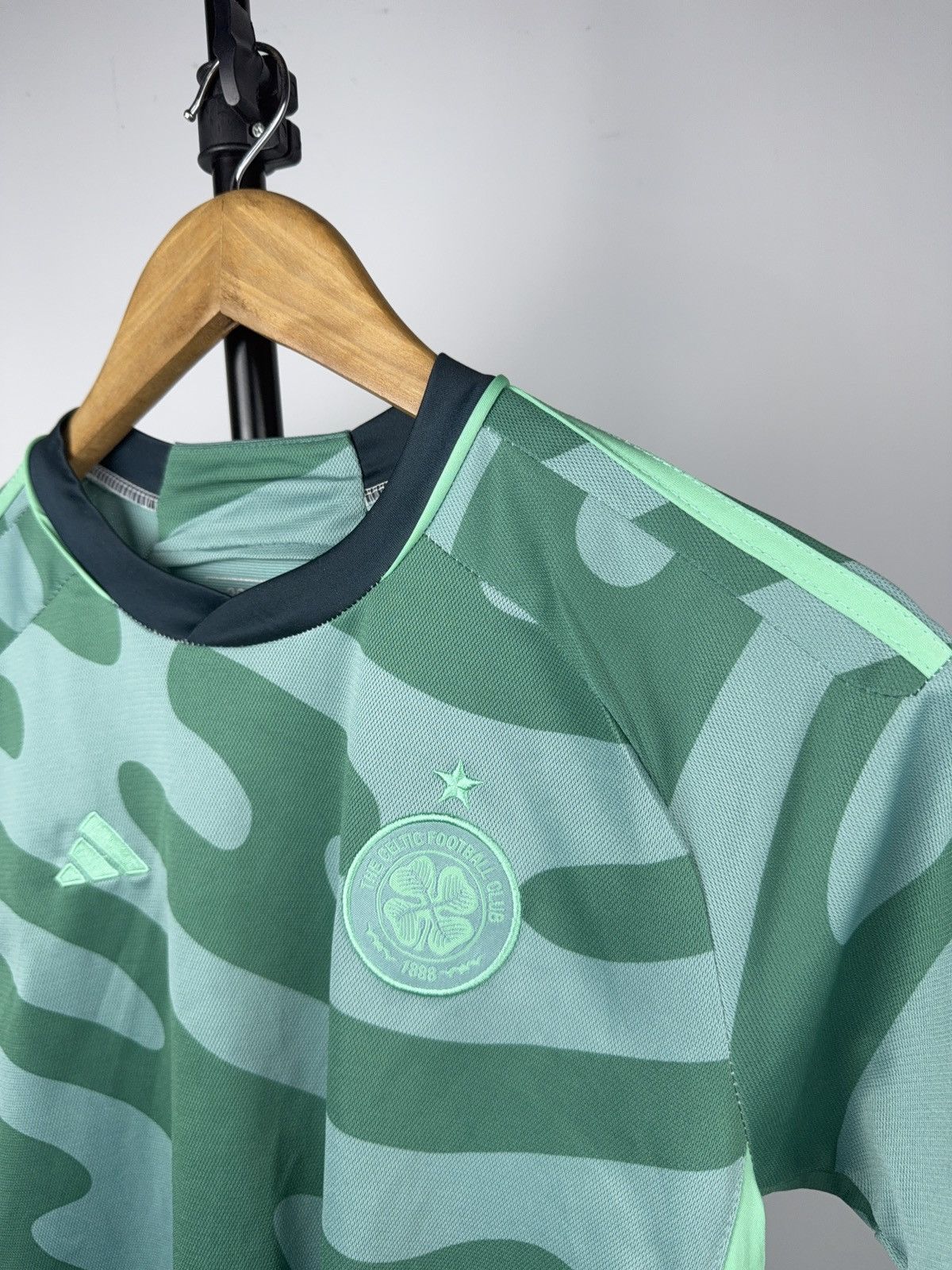 Adidas Celtic FC Adidas Camouflage Green Third Jersey & Shorts 26 Size US XXS / EU 40 - 3 Thumbnail