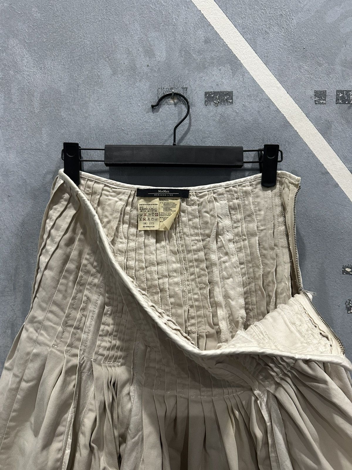 Max Mara MaxMara Pleated Skirt Size 30" / US 8 / IT 44 - 5 Thumbnail