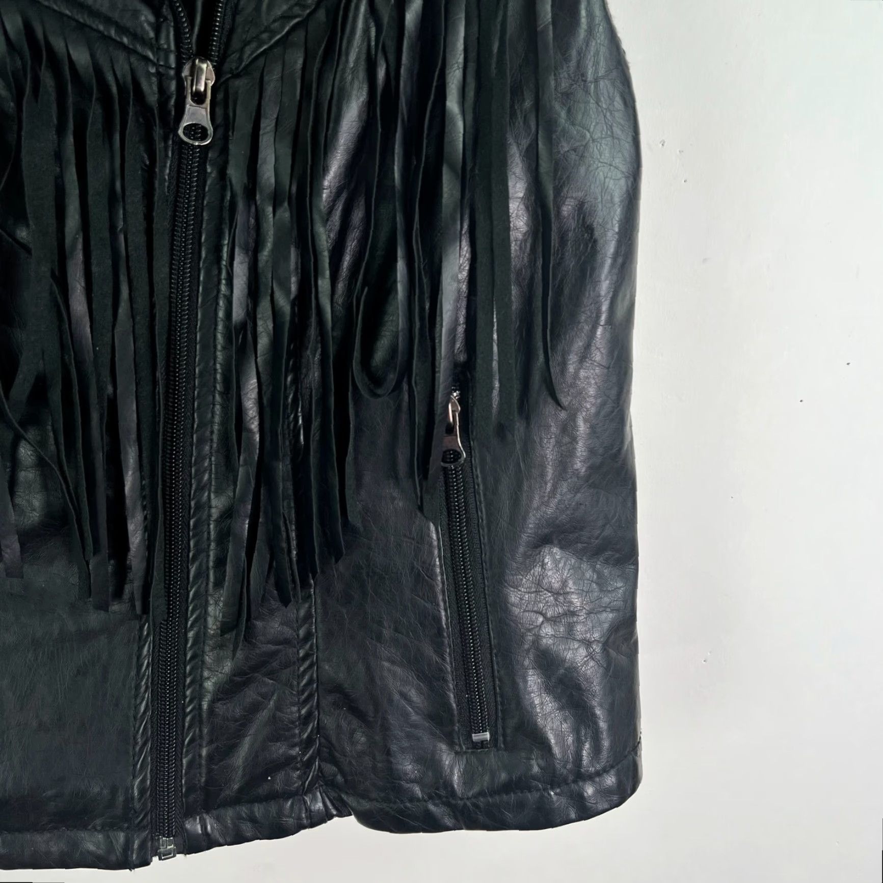 Vintage Red Snap Biker Vest Womens XL Black Faux Leather Fringed Zipper Pockets Short Jacket/Coat Pattern Solid Size XL Size XL / US 12-14 / IT 48-50 - 2 Thumbnail
