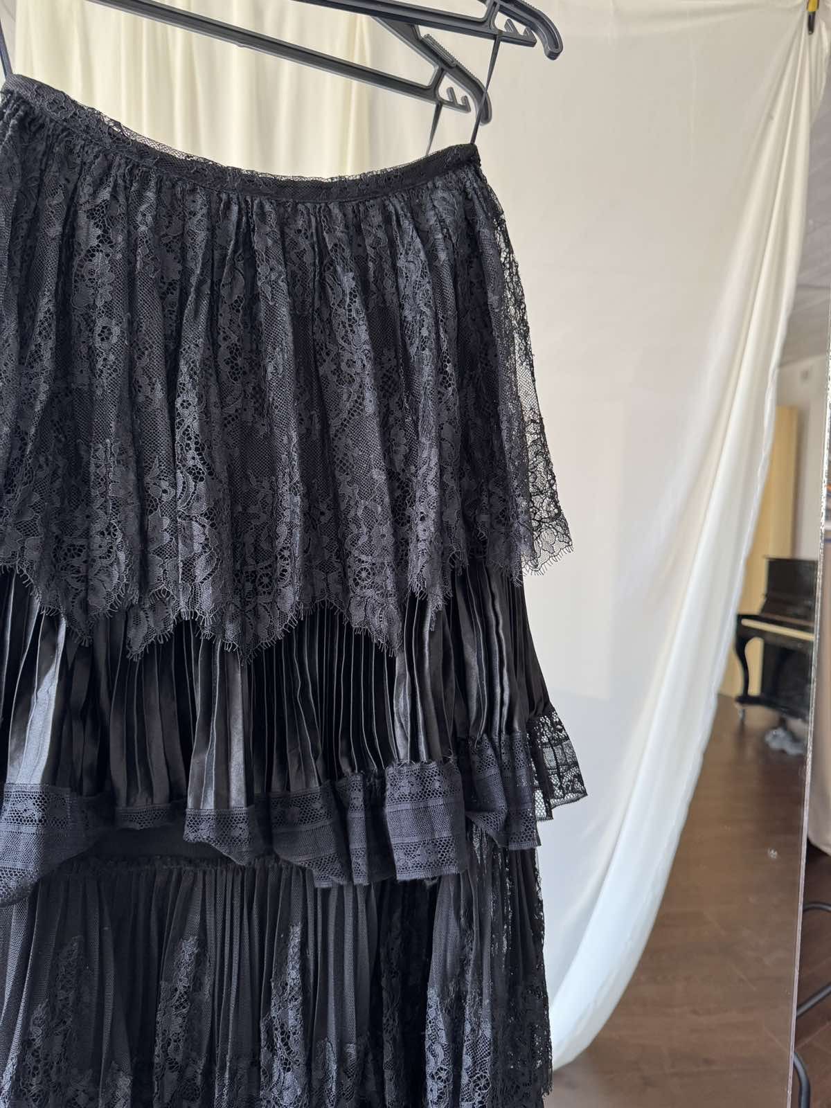 Ermanno Scervino Rare Ermanno Scervino Black embroidered Floral Skirt Sz 40 Size 40" / US 18 - 6 Thumbnail