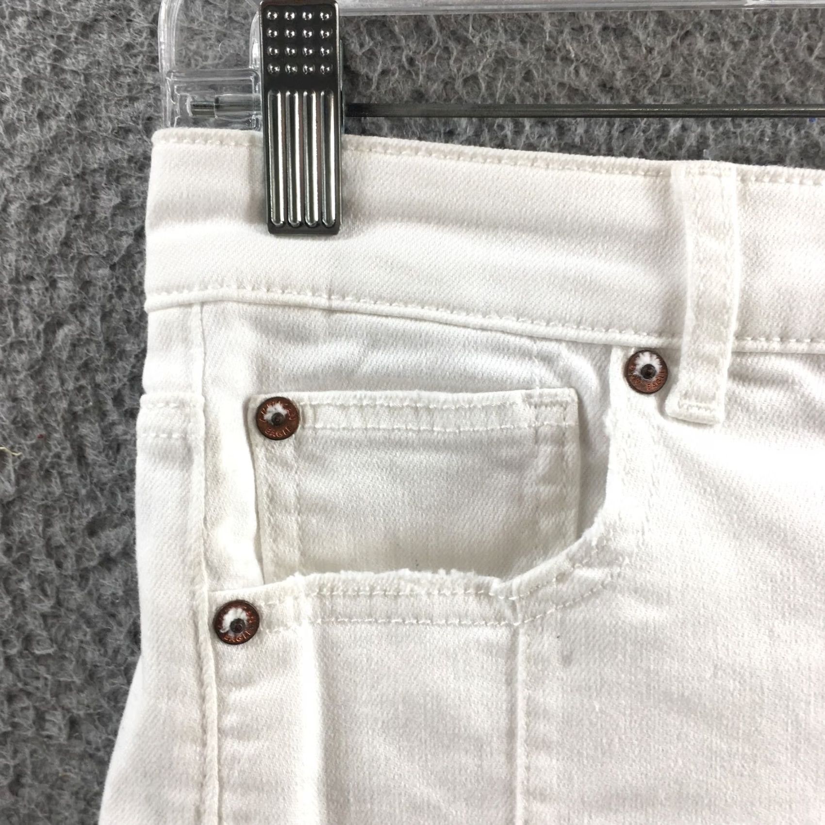 American Eagle Outfitters American Eagle Outfitters White Mid Rise Cut-Off Shorts Womens 4 (Actual 28X2) Jeans Style Zip Short Size 27" / US 4 / IT 40 - 2 Thumbnail
