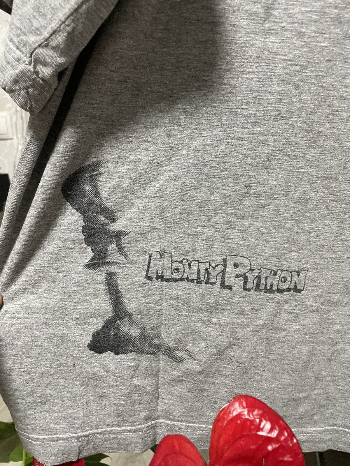 Vintage Vintage 90s Monty Python The Holy Grail Tee Comedy Movie Size US XL / EU 56 / 4 - 6 Thumbnail
